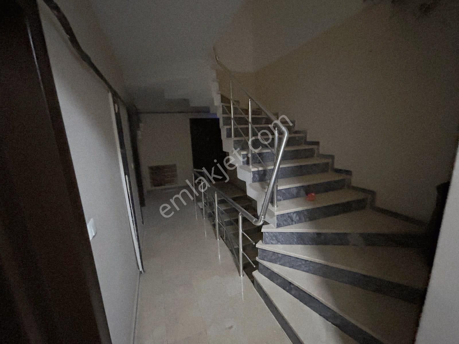 Çok Geniş Ve Kullanışlı Mtro Yakını 3+1 Dubleks - Görsel 3