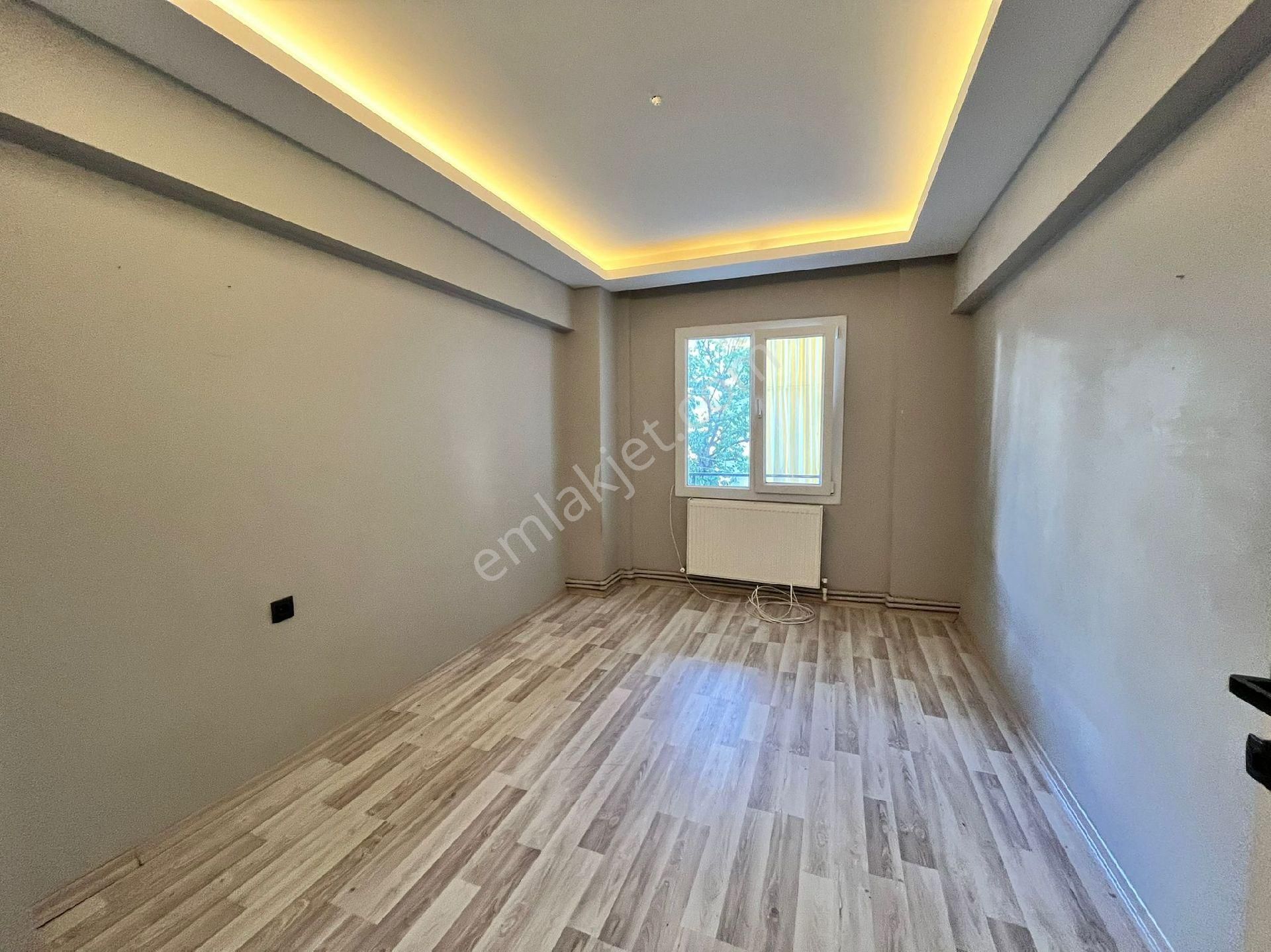 Kadınlar Denizinde Site İçi, Komple Tadilatlı 3+1 Daire Doğalgazlı - Görsel 3