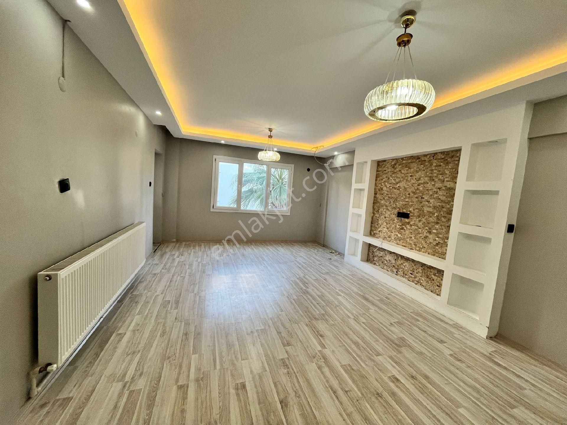 Kadınlar Denizinde Site İçi, Komple Tadilatlı 3+1 Daire Doğalgazlı