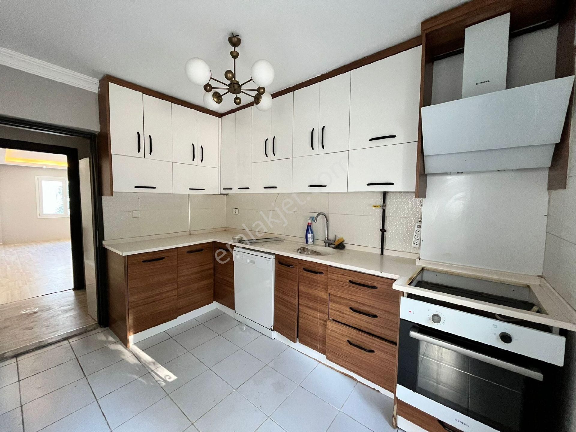 Kadınlar Denizinde Site İçi, Komple Tadilatlı 3+1 Daire Doğalgazlı - Görsel 9