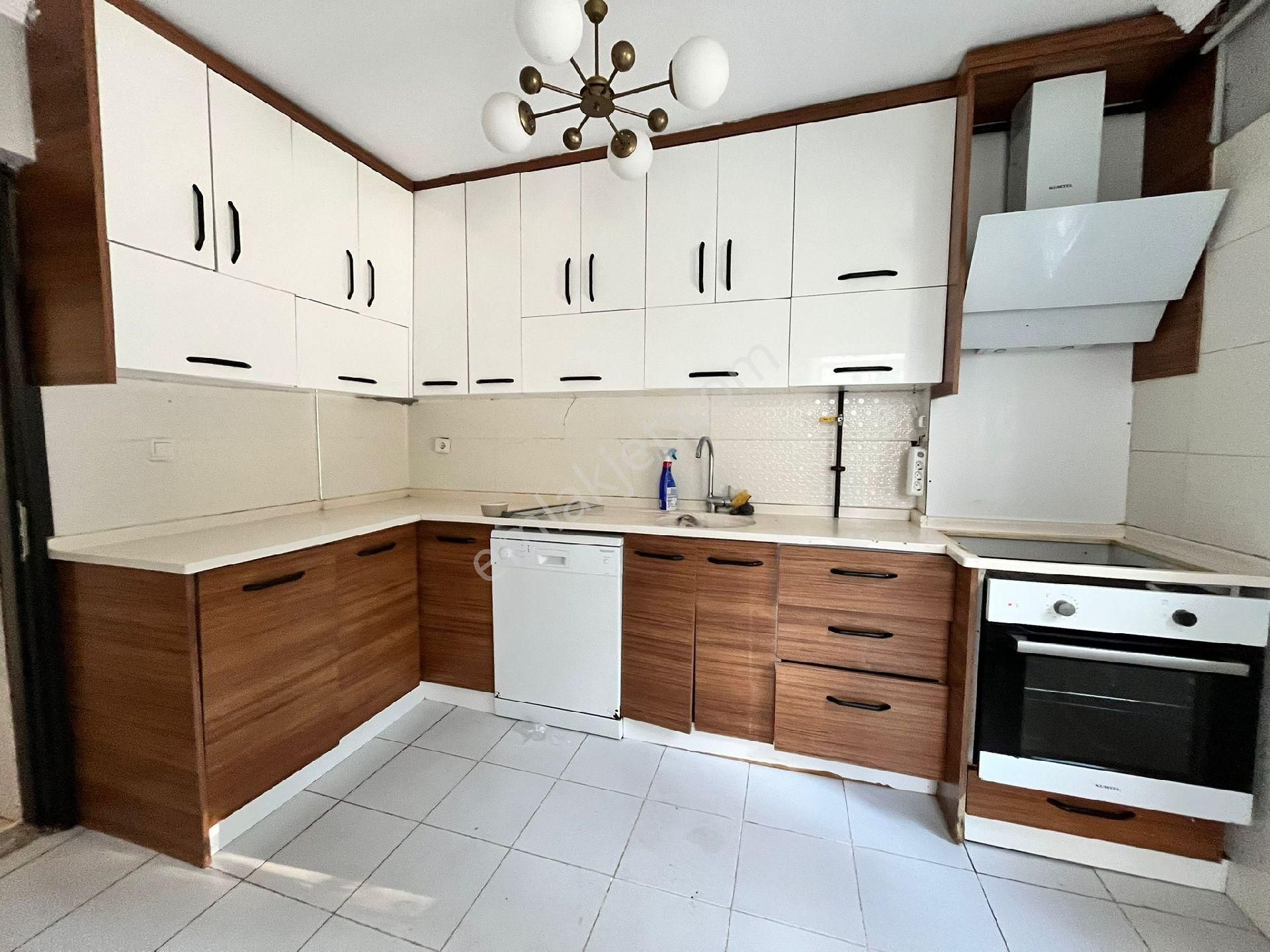 Kadınlar Denizinde Site İçi, Komple Tadilatlı 3+1 Daire Doğalgazlı - Görsel 22