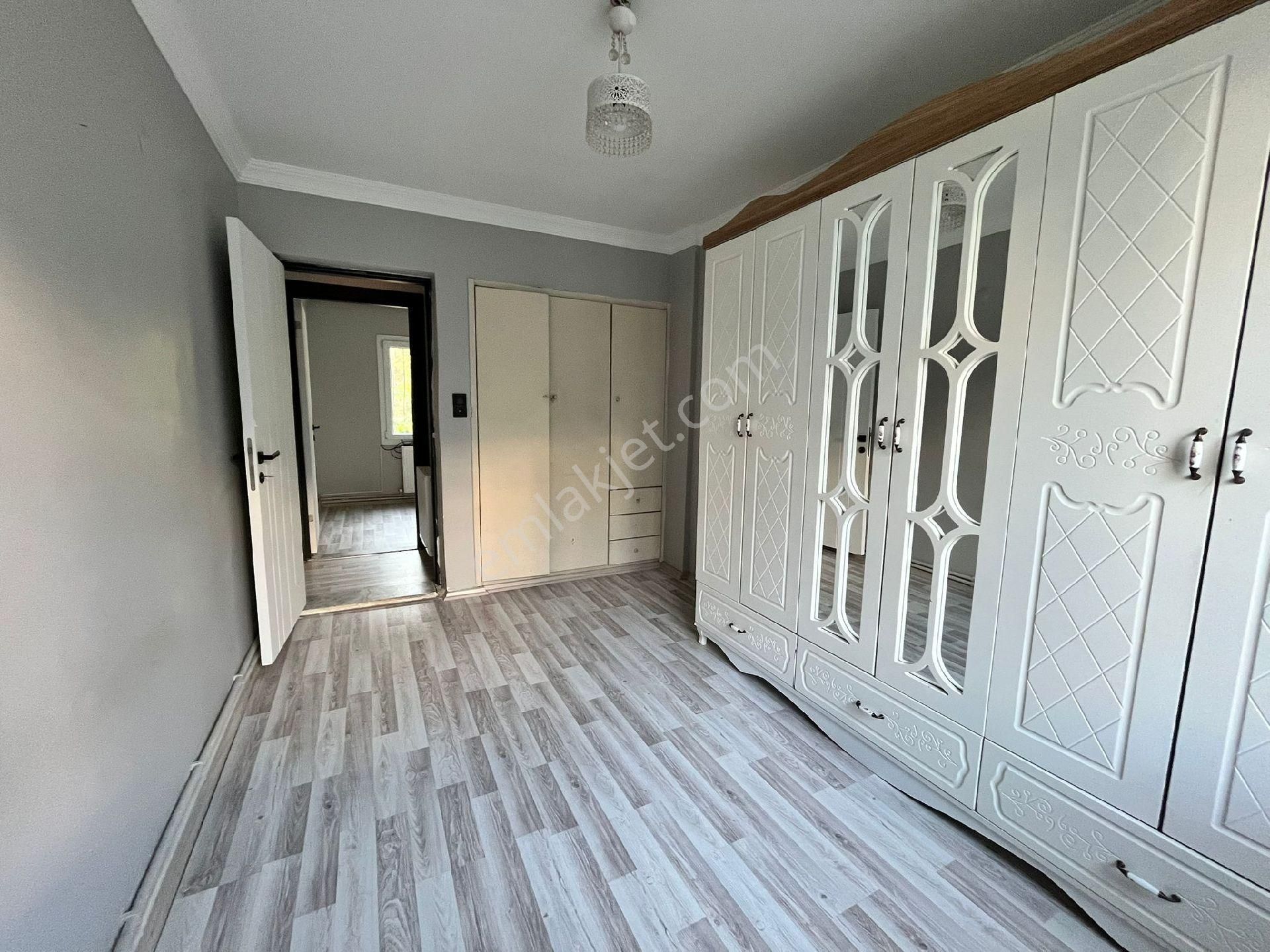 Kadınlar Denizinde Site İçi, Komple Tadilatlı 3+1 Daire Doğalgazlı - Görsel 8