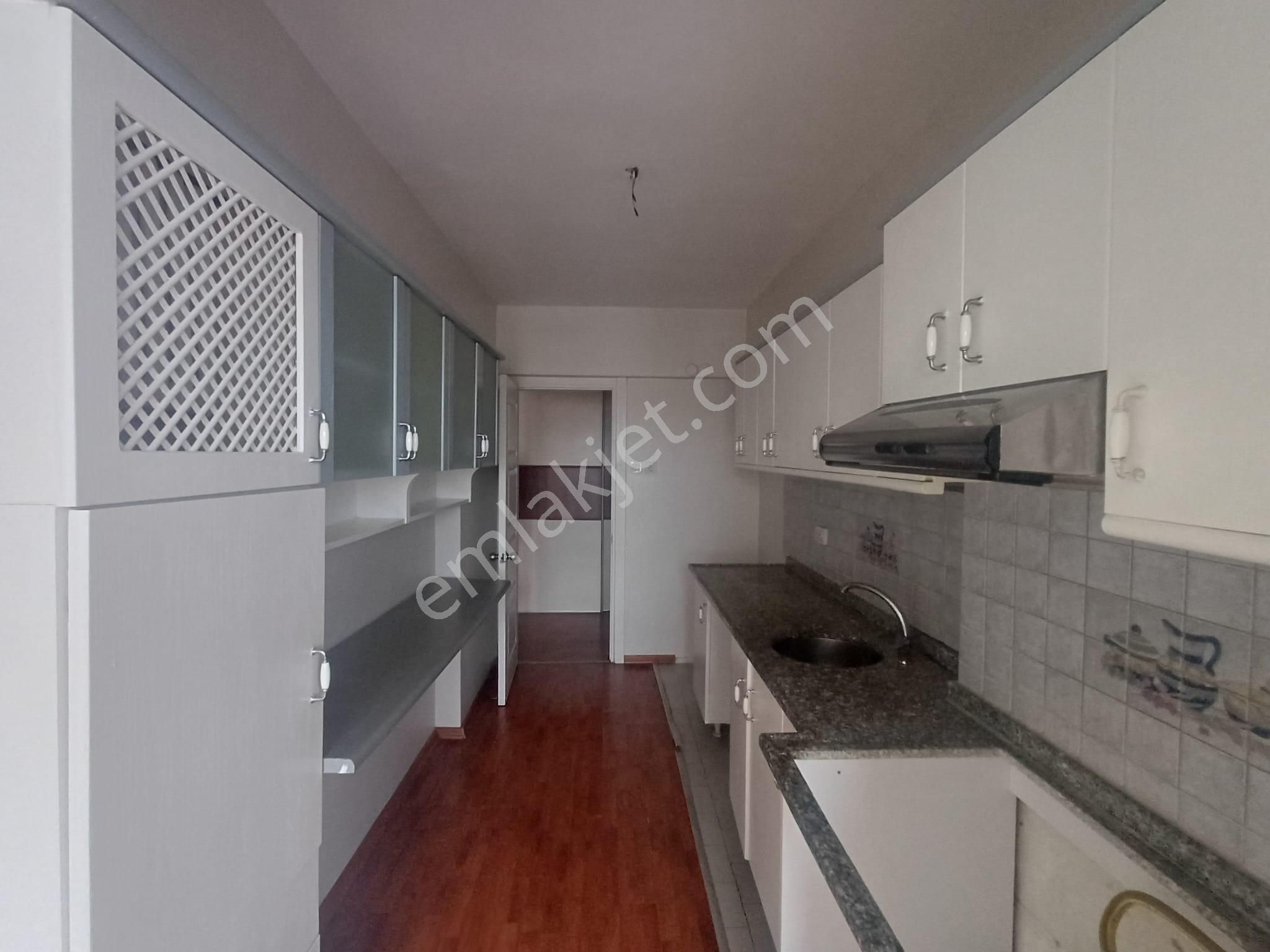 Mertcan Dan Yakakent Sitesinde Arakat 3+1 Kapalı Balkonlu Fırsat - Görsel 18