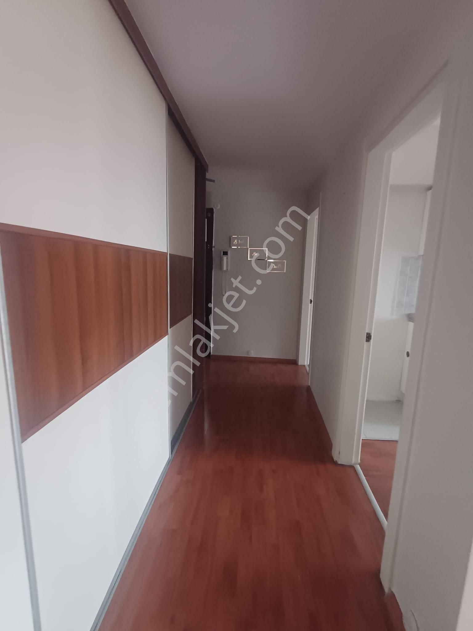 Mertcan Dan Yakakent Sitesinde Arakat 3+1 Kapalı Balkonlu Fırsat - Görsel 22