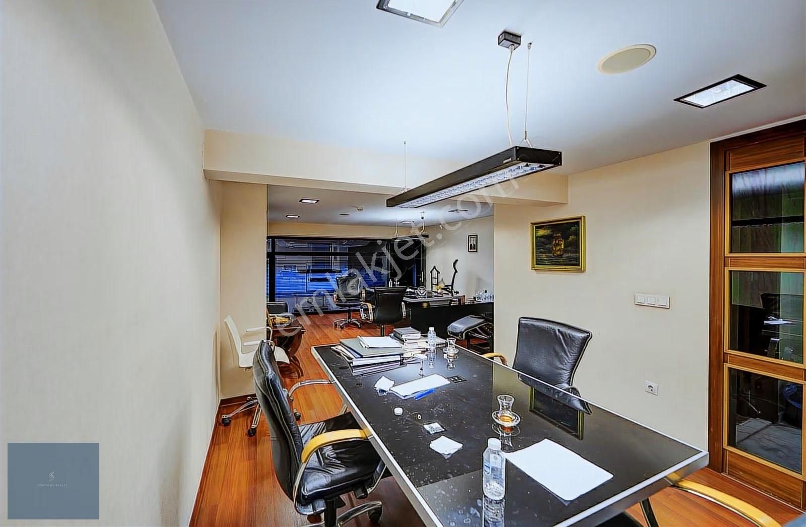 Nişantaşı'nda İşlek Noktada Kiracısız Geniş Kullanımlı Dükkan - Görsel 2