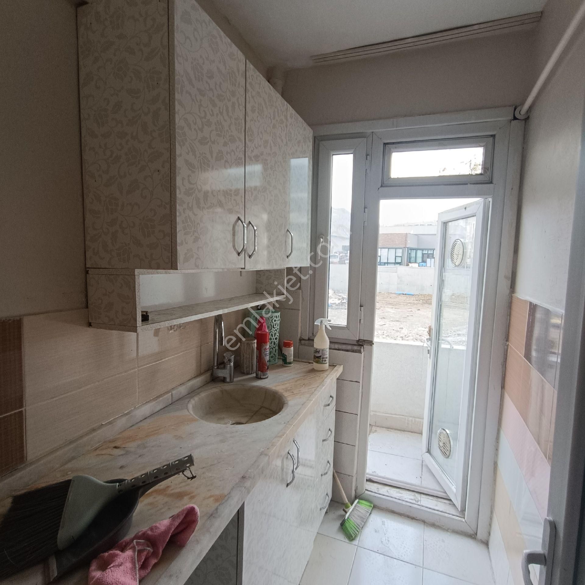 Bayrampaşa Orta Mahalle 3+1 Kat 2 Kombi Parke Çift Wc Yabancı Uyruklu İçin Uygun Değildir - Görsel 18