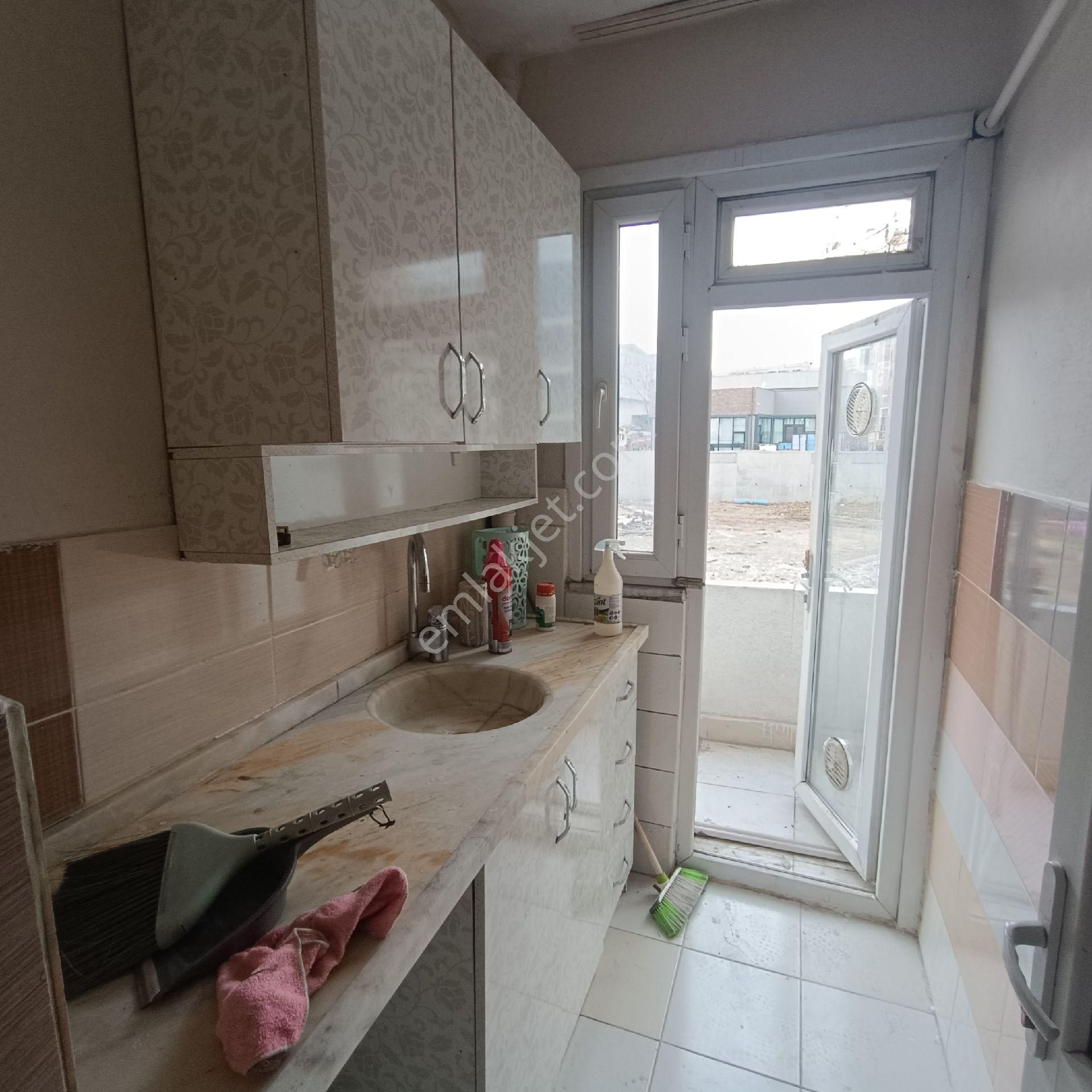 Bayrampaşa Orta Mahalle 3+1 Kat 2 Kombi Parke Çift Wc Yabancı Uyruklu İçin Uygun Değildir - Görsel 17