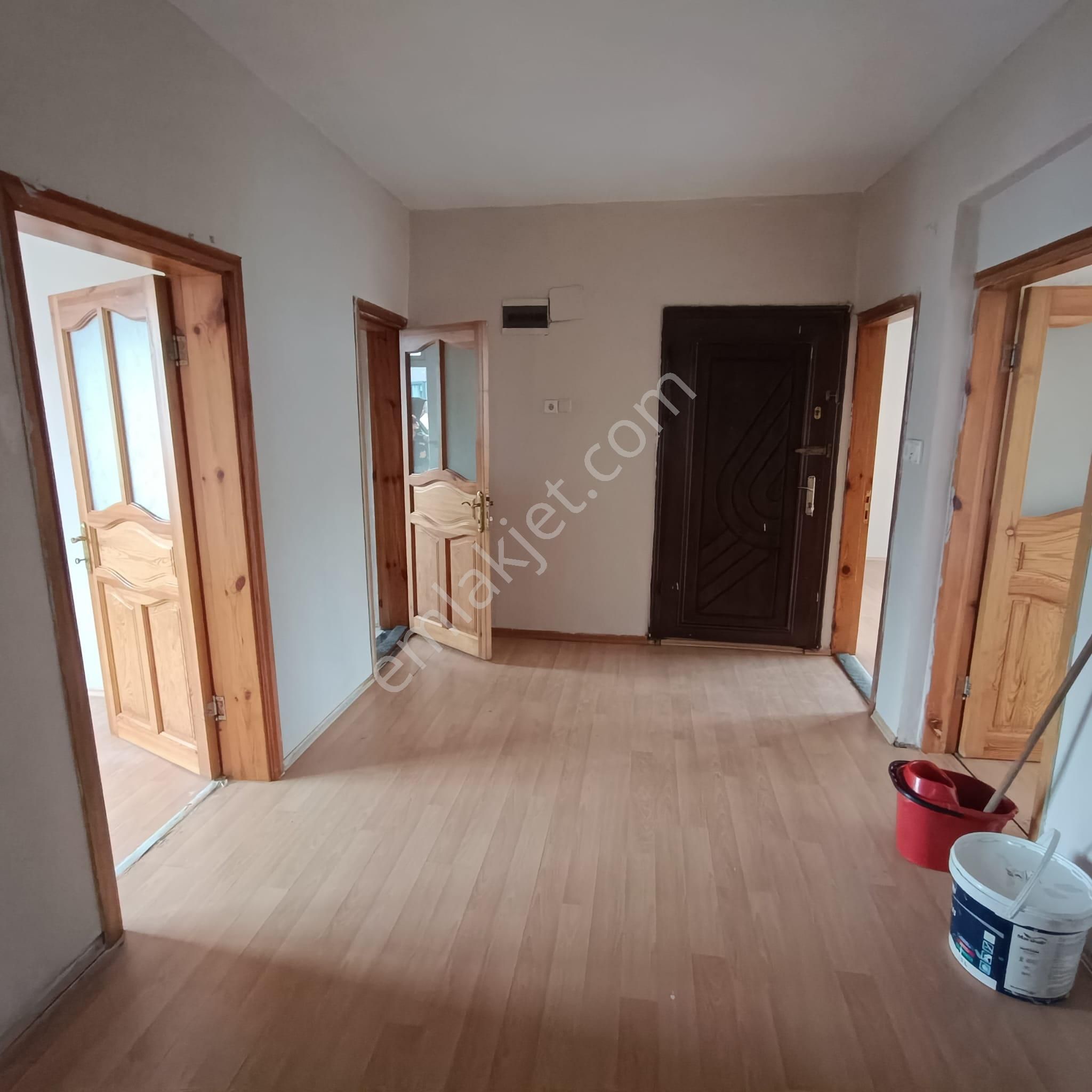 Bayrampaşa Orta Mahalle 3+1 Kat 2 Kombi Parke Çift Wc Yabancı Uyruklu İçin Uygun Değildir - Görsel 7