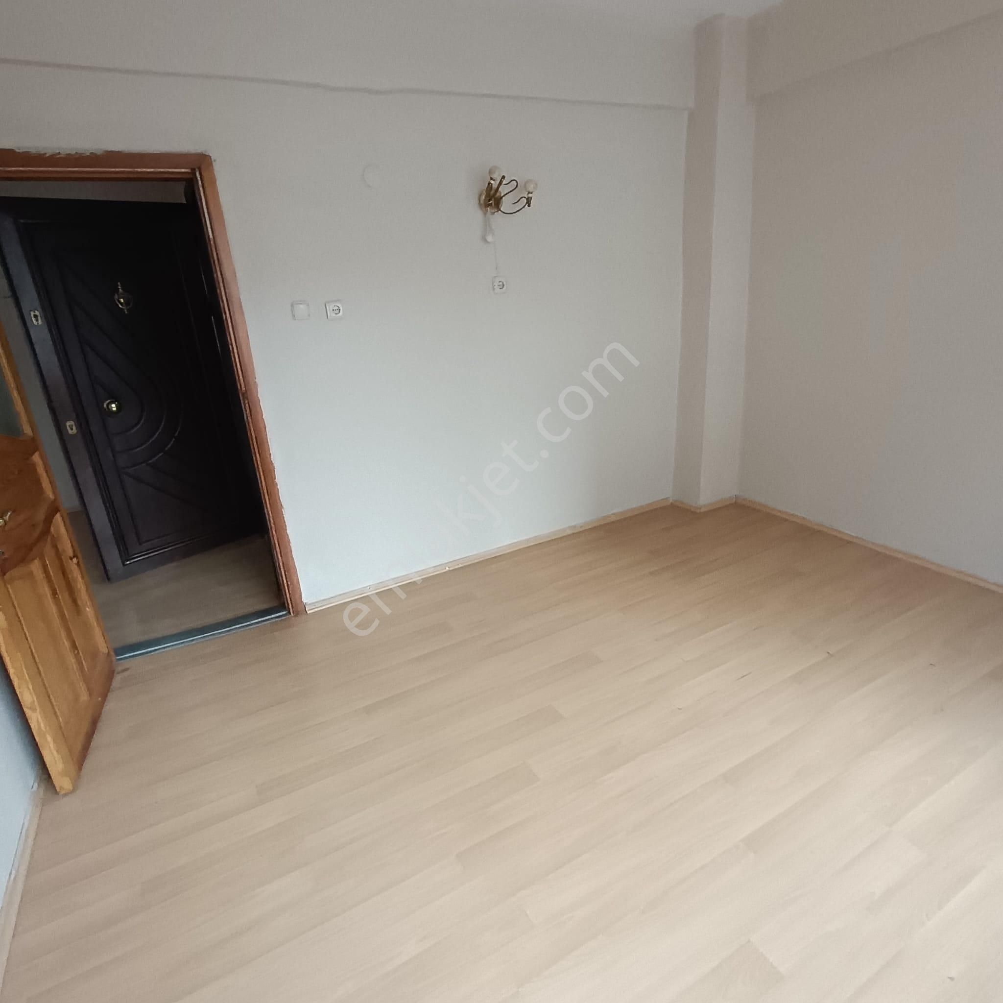 Bayrampaşa Orta Mahalle 3+1 Kat 2 Kombi Parke Çift Wc Yabancı Uyruklu İçin Uygun Değildir - Görsel 9