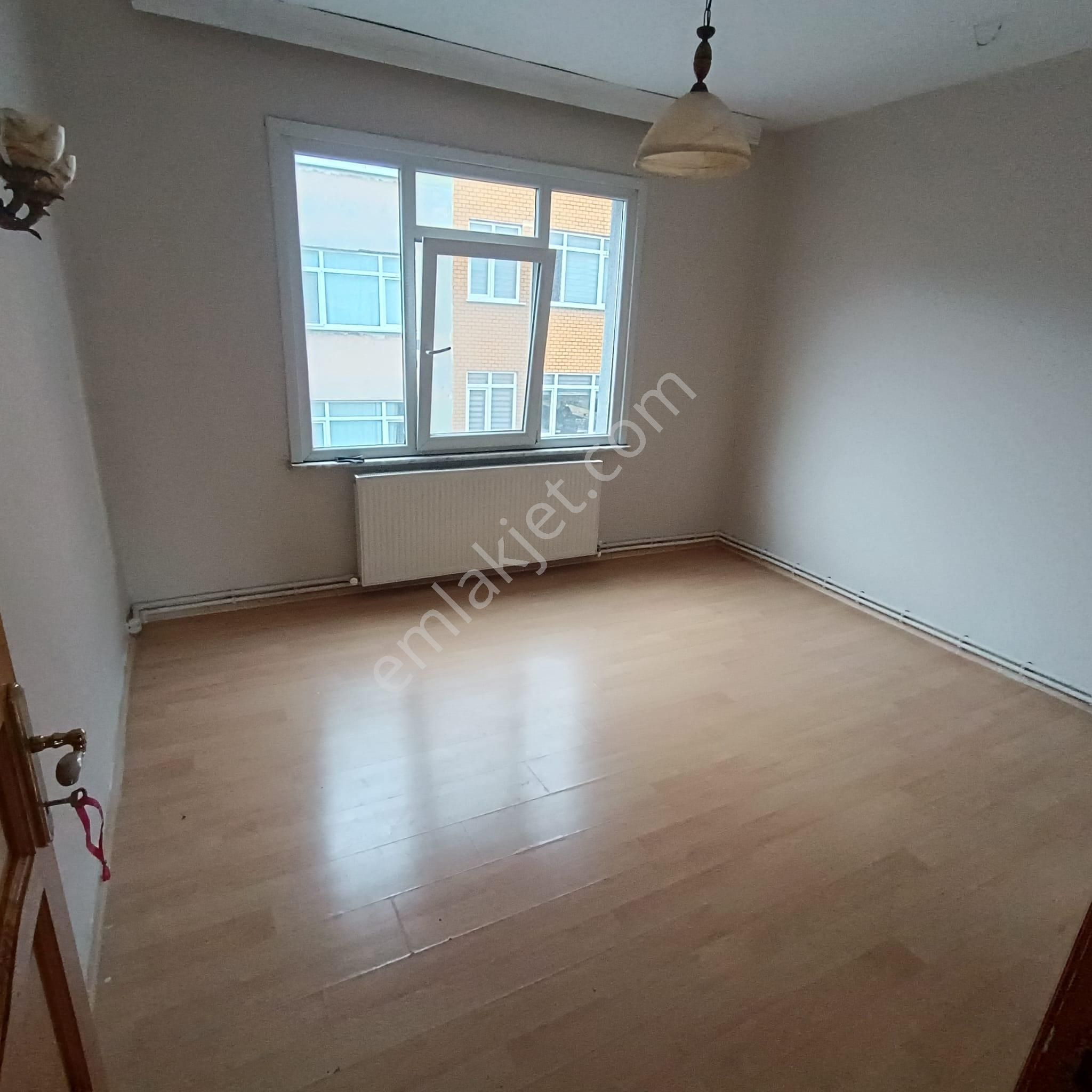 Bayrampaşa Orta Mahalle 3+1 Kat 2 Kombi Parke Çift Wc Yabancı Uyruklu İçin Uygun Değildir - Görsel 5