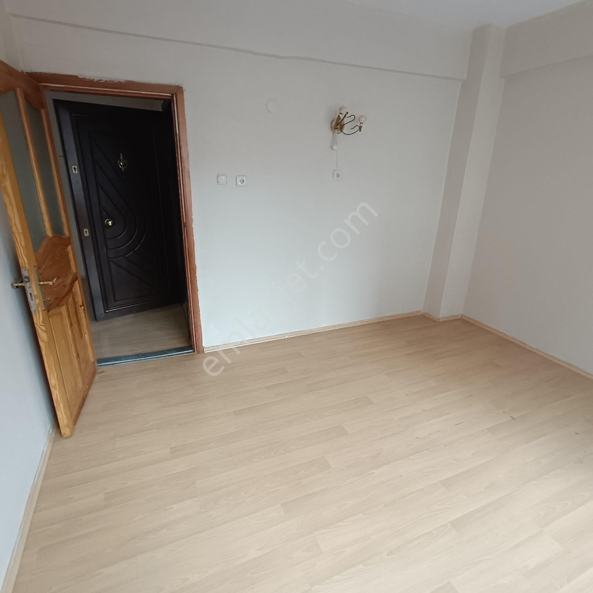 Bayrampaşa Orta Mahalle 3+1 Kat 2 Kombi Parke Çift Wc Yabancı Uyruklu İçin Uygun Değildir - Görsel 10