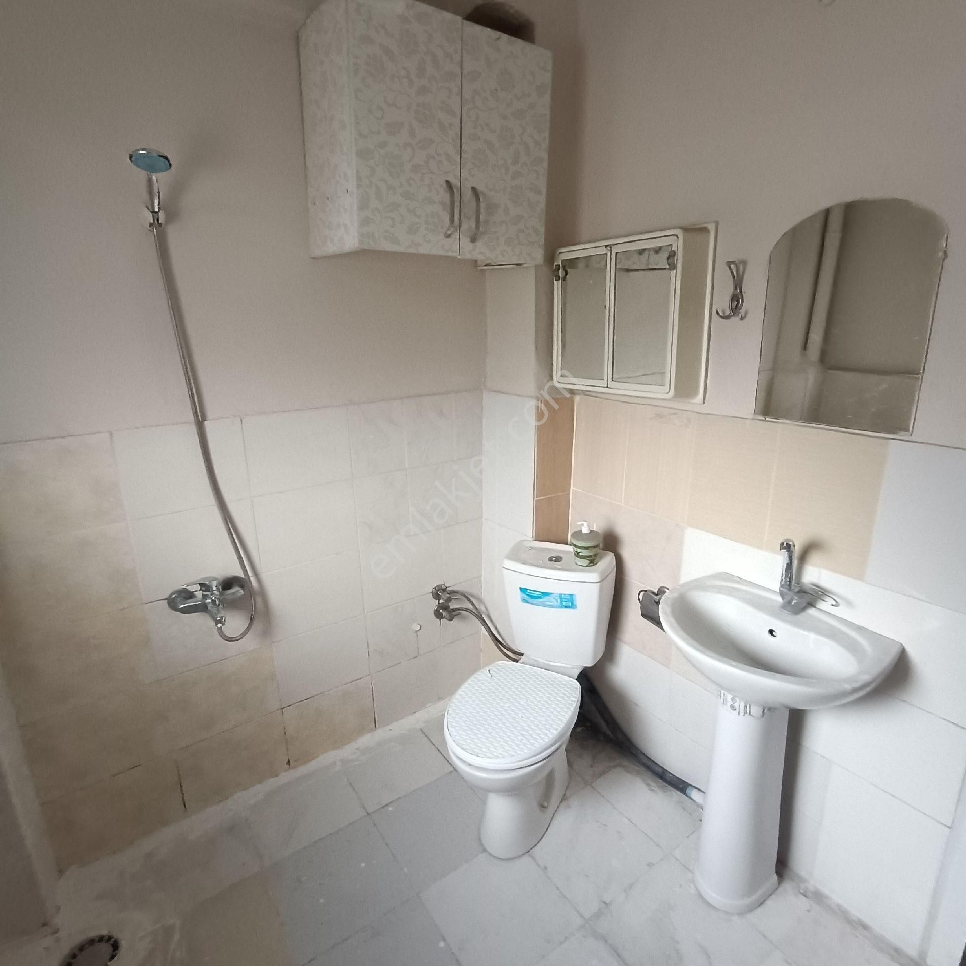 Bayrampaşa Orta Mahalle 3+1 Kat 2 Kombi Parke Çift Wc Yabancı Uyruklu İçin Uygun Değildir - Görsel 19