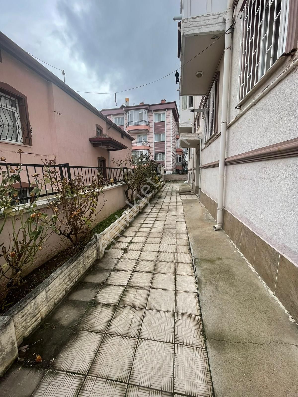 Afyon Üçok Emlaktan Kanlıca Mah Satılık Arakat 2+1 Temiz Bakımlı Daire - Görsel 4