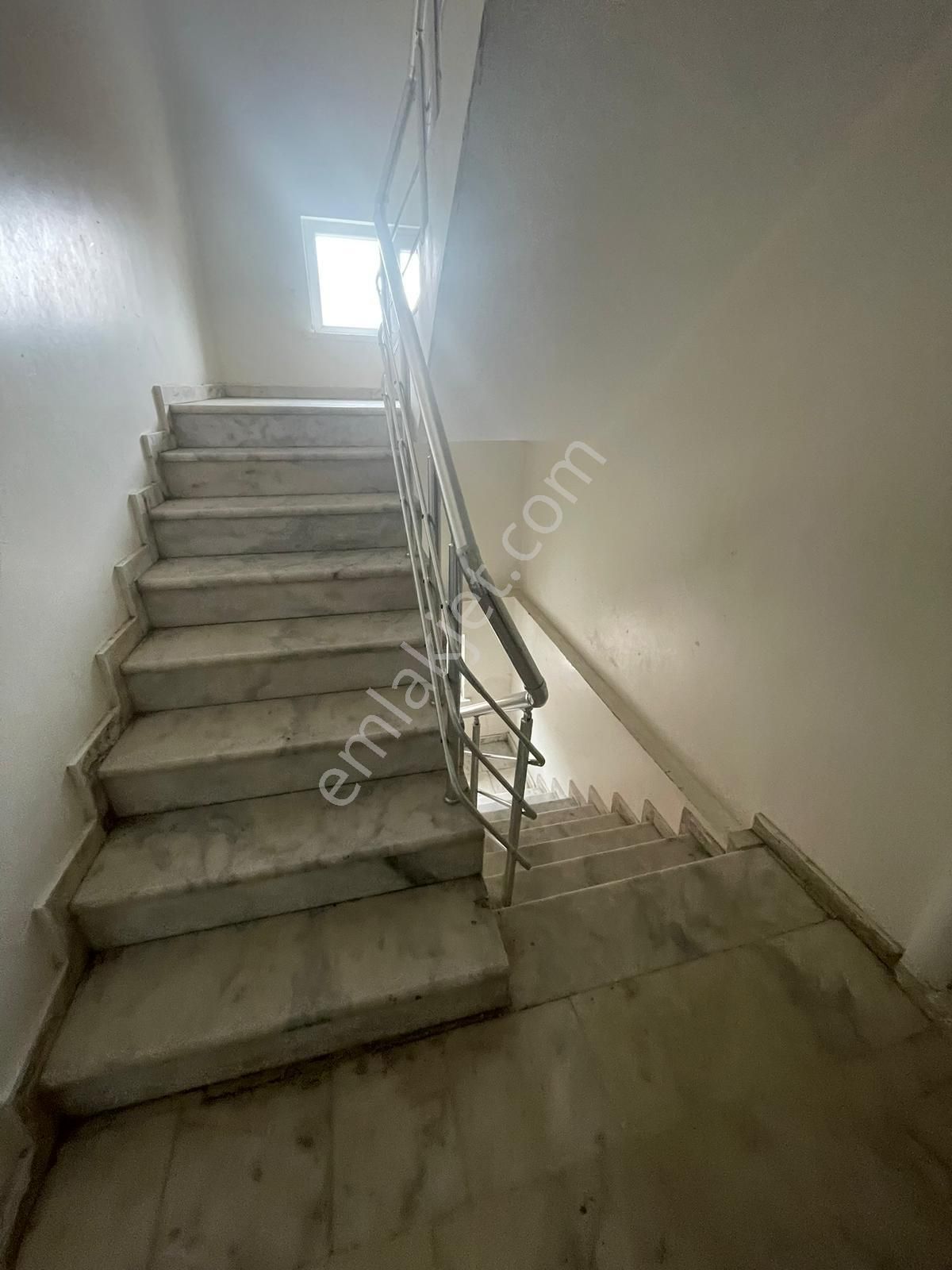 Afyon Üçok Emlaktan Kanlıca Mah Satılık Arakat 2+1 Temiz Bakımlı Daire - Görsel 5