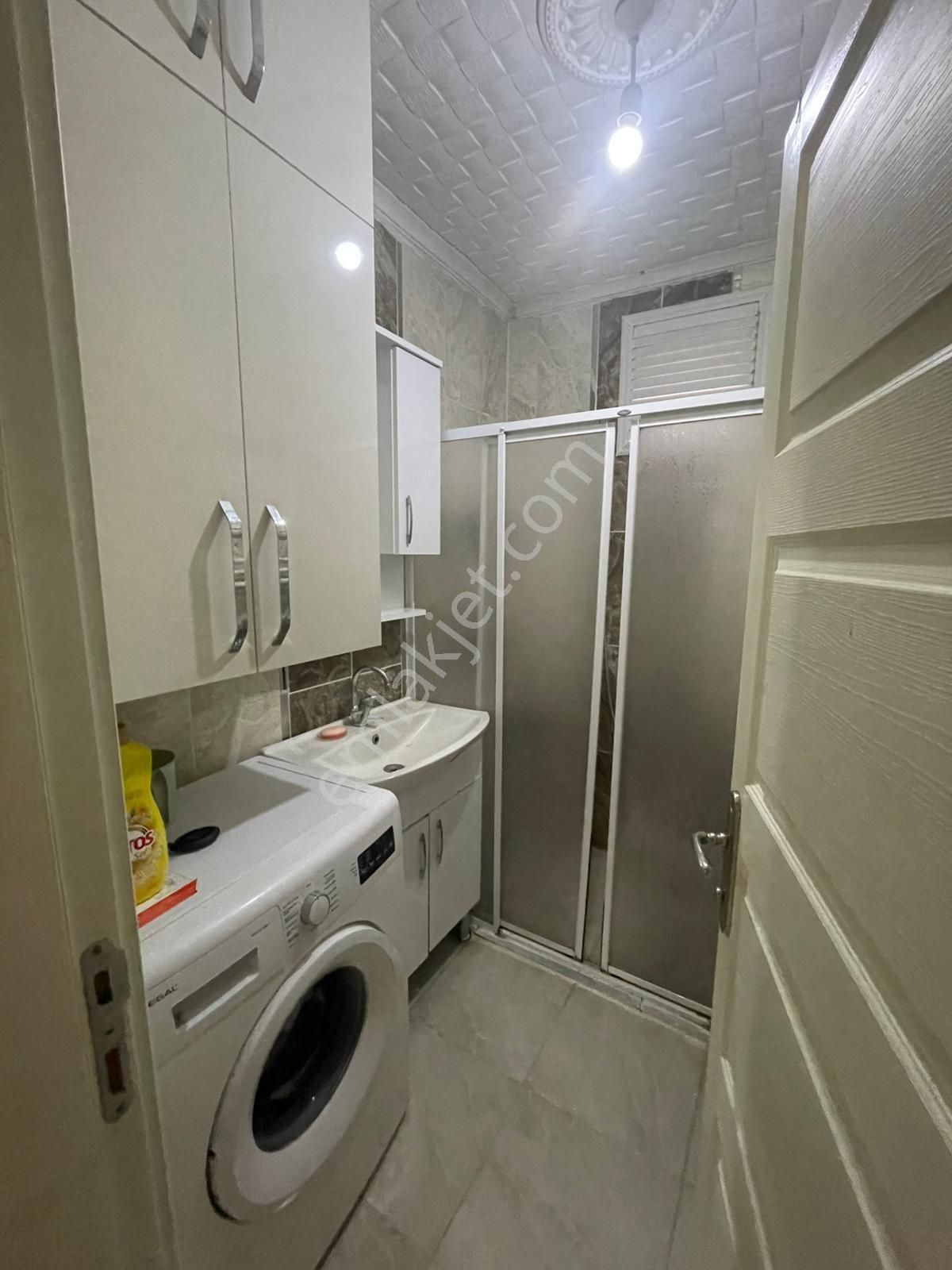 Afyon Üçok Emlaktan Kanlıca Mah Satılık Arakat 2+1 Temiz Bakımlı Daire - Görsel 11