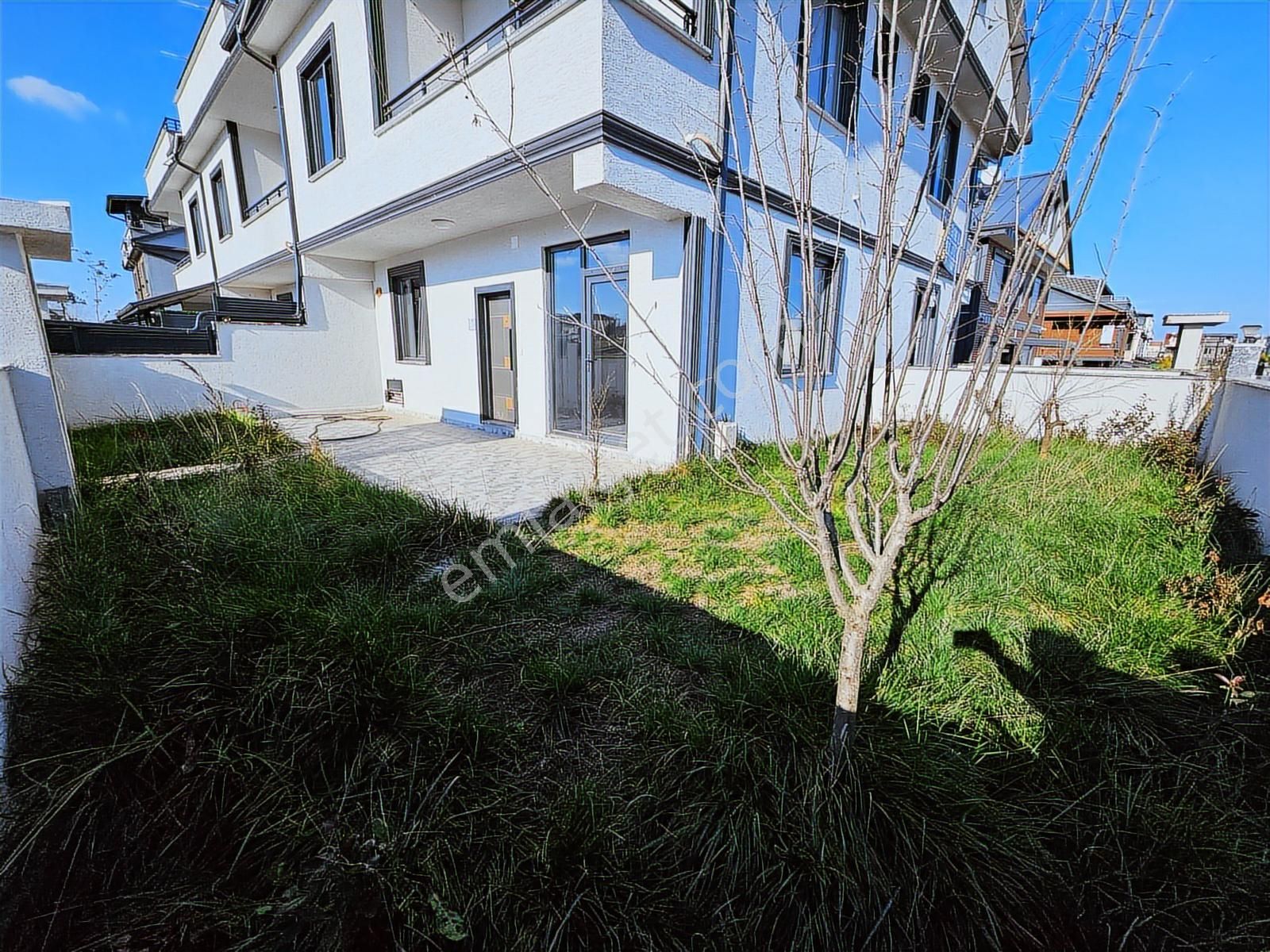 Deniz'den 3+1 Ayrı Mutfaklı, Geniş Bahçeli, Köşe Parsel Villa - Görsel 8