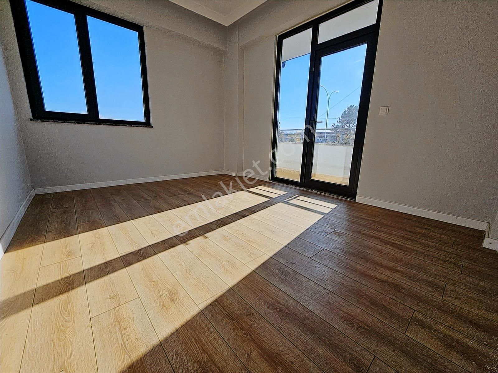 Deniz'den 3+1 Ayrı Mutfaklı, Geniş Bahçeli, Köşe Parsel Villa - Görsel 18