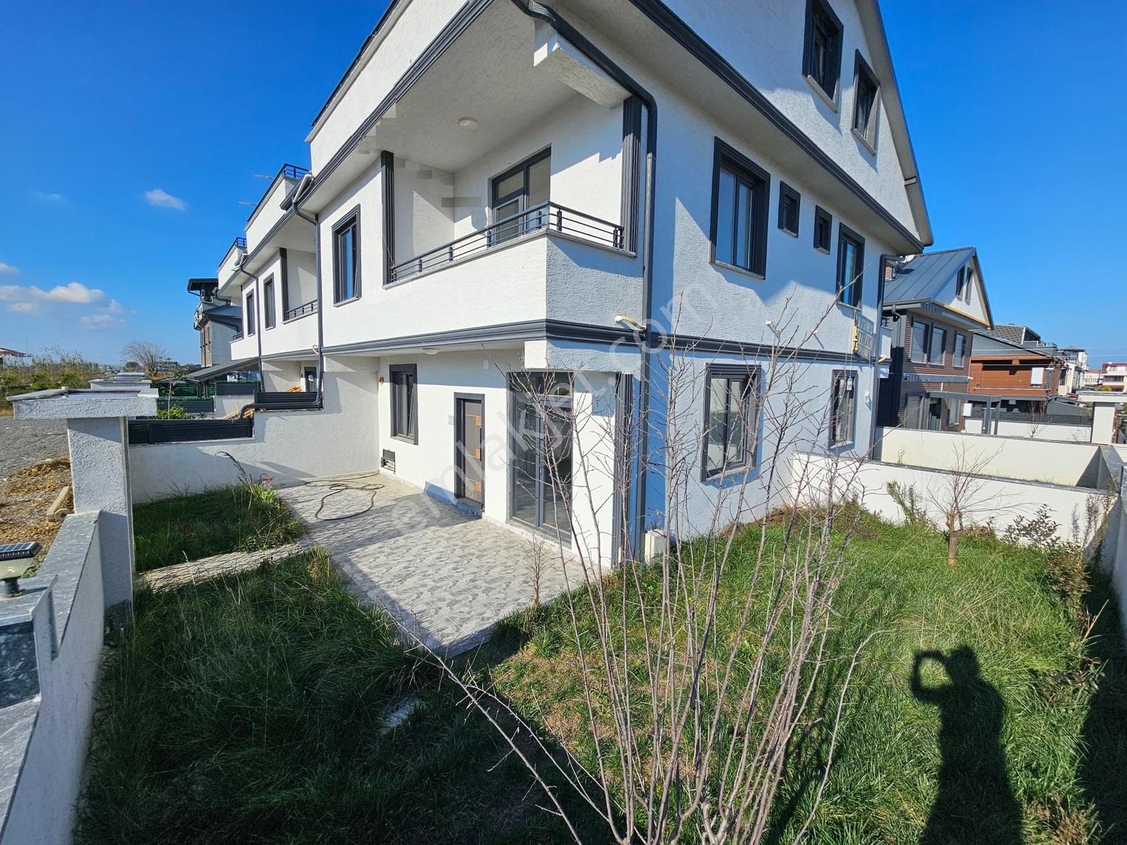 Deniz'den 3+1 Ayrı Mutfaklı, Geniş Bahçeli, Köşe Parsel Villa - Görsel 19