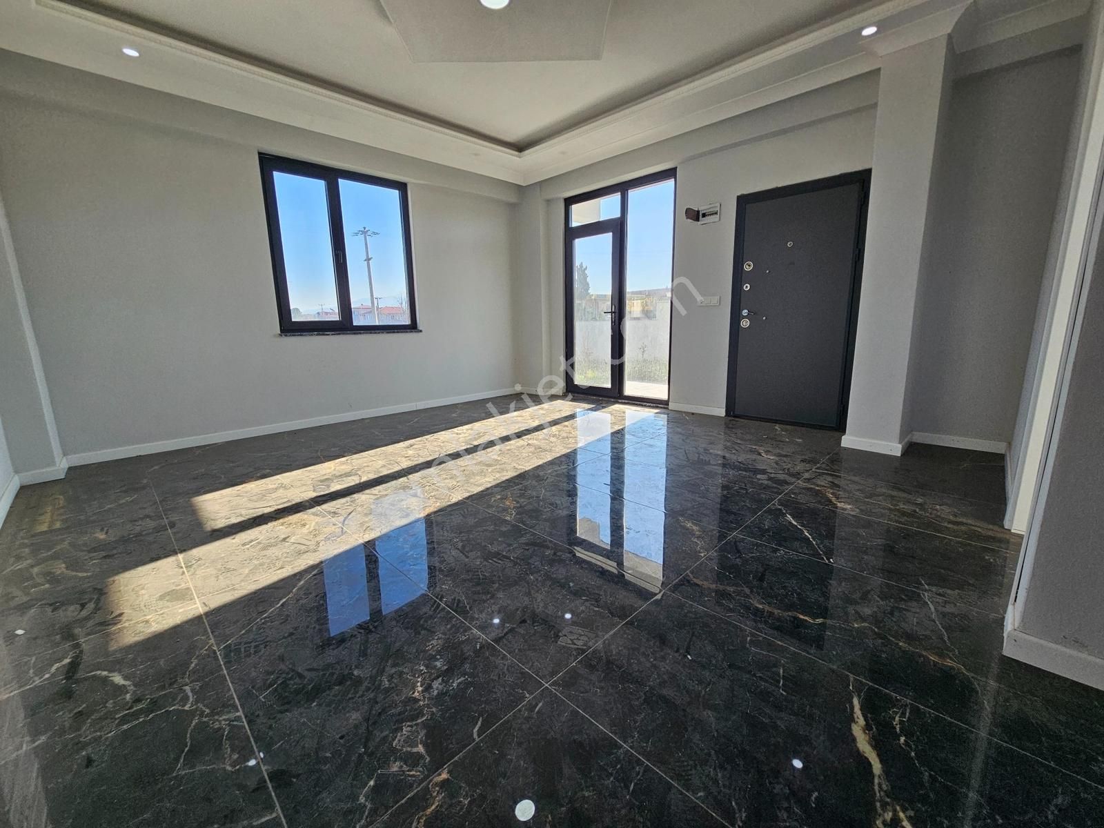 Deniz'den 3+1 Ayrı Mutfaklı, Geniş Bahçeli, Köşe Parsel Villa - Görsel 15