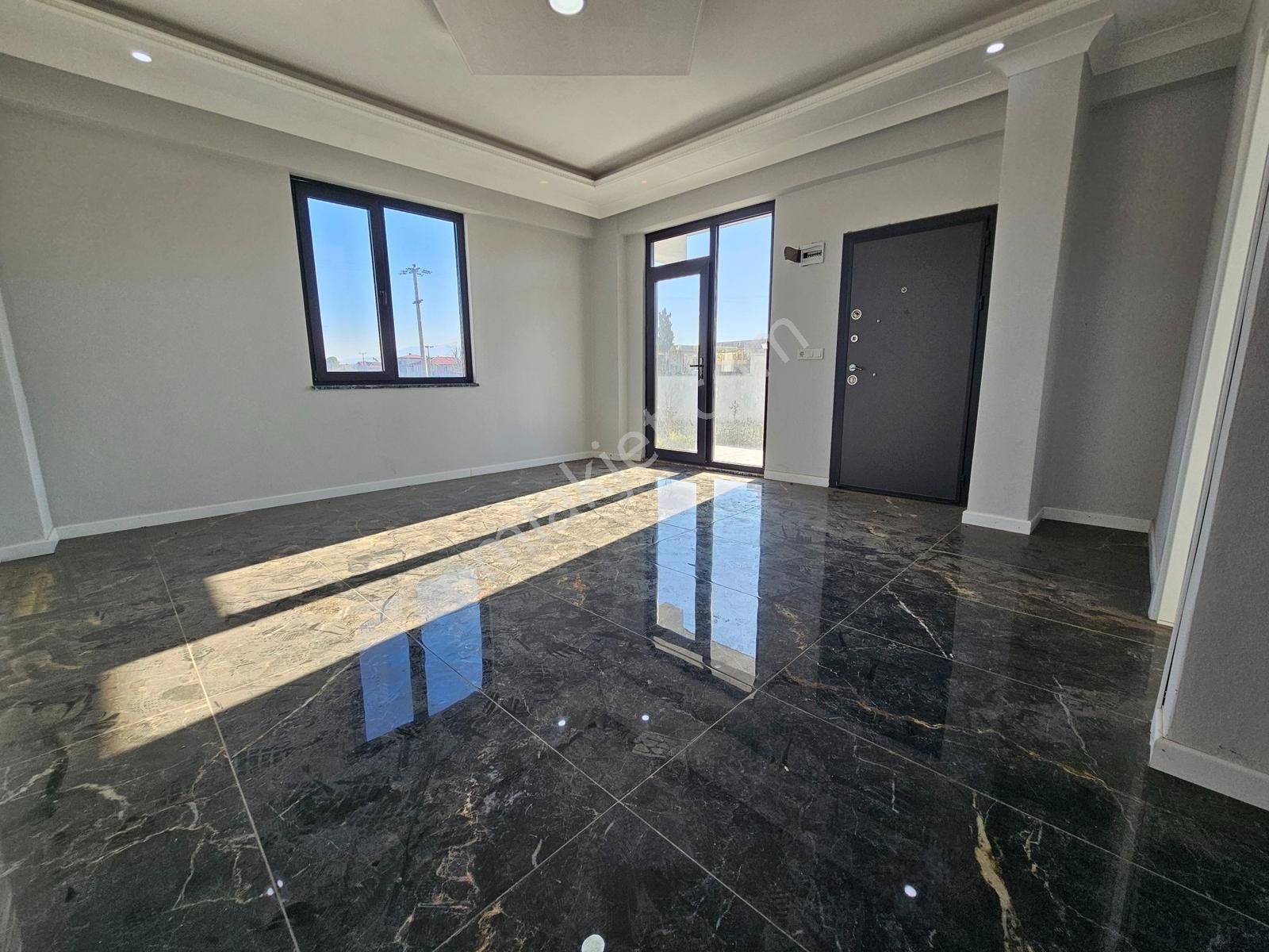 Deniz'den 3+1 Ayrı Mutfaklı, Geniş Bahçeli, Köşe Parsel Villa - Görsel 16