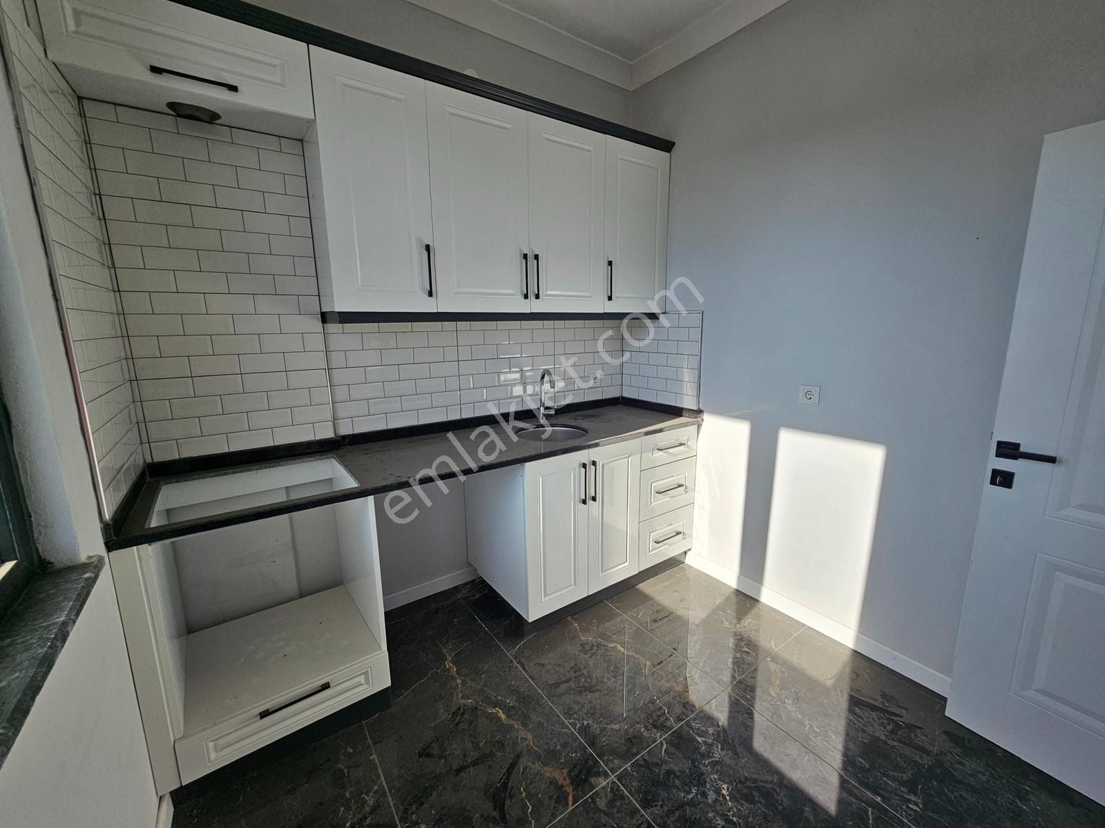 Deniz'den 3+1 Ayrı Mutfaklı, Geniş Bahçeli, Köşe Parsel Villa - Görsel 34