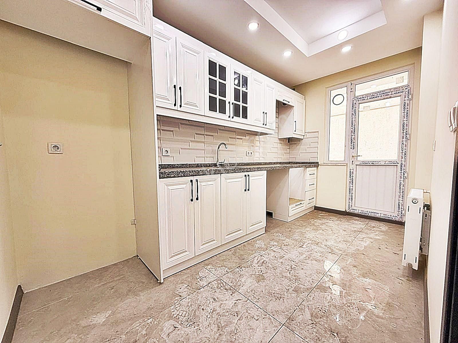 Beylikdüzü Yakuplu Mahallesinde Her Odası Güneş Alan Geniş Metrekare 3+1 Daire - Görsel 15