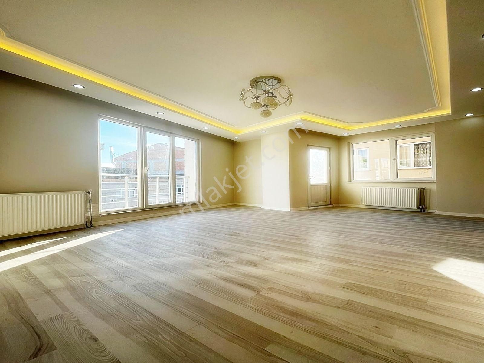 Bağlarçeşme Mahallesinde Çift Balkonlu Minimal Dekorlu Geniş Arakat 2+1 Daire