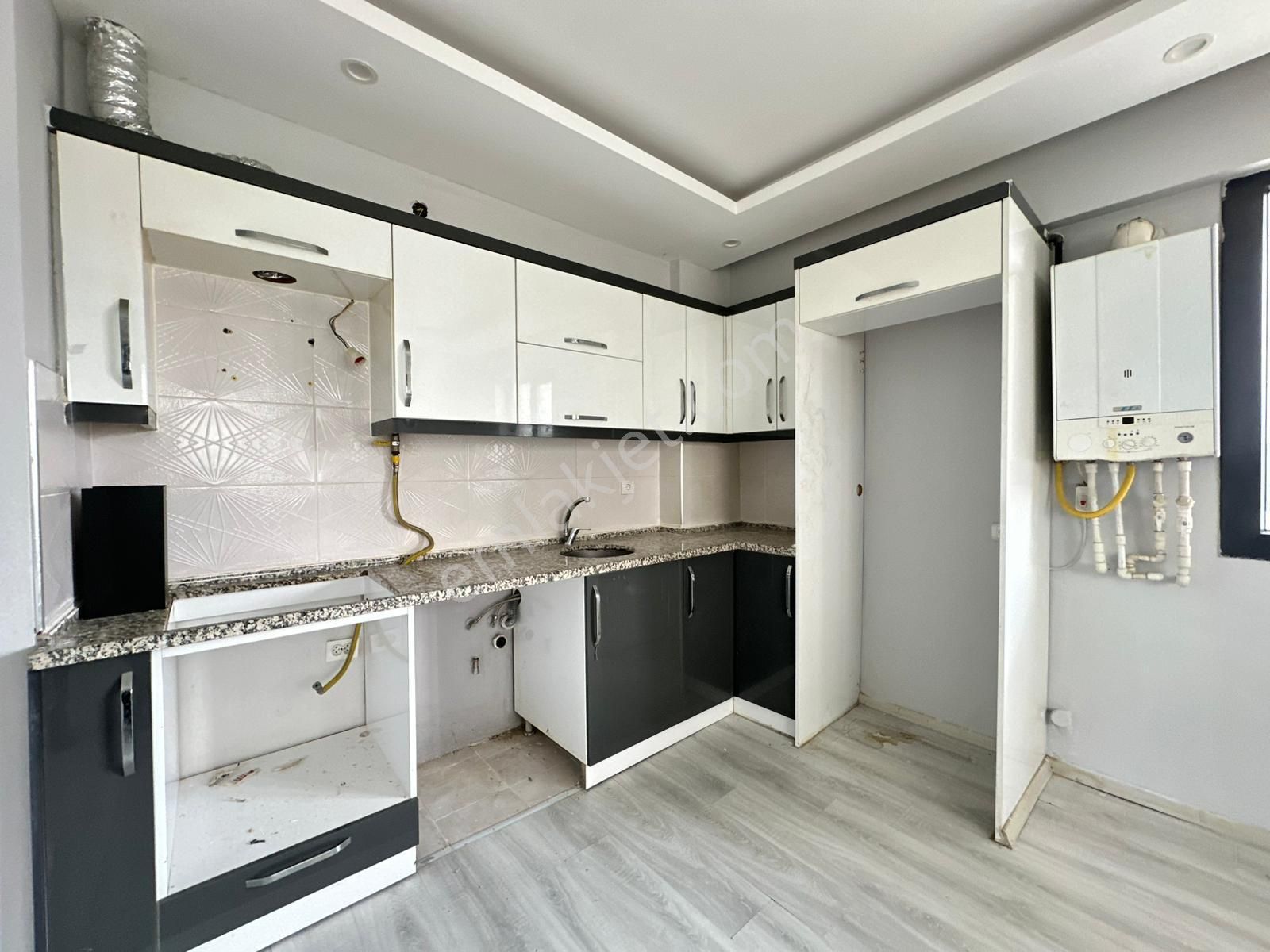 Muradiye Mahallesinde Site İçerisinde 2+1 Satılık Daire - Görsel 2