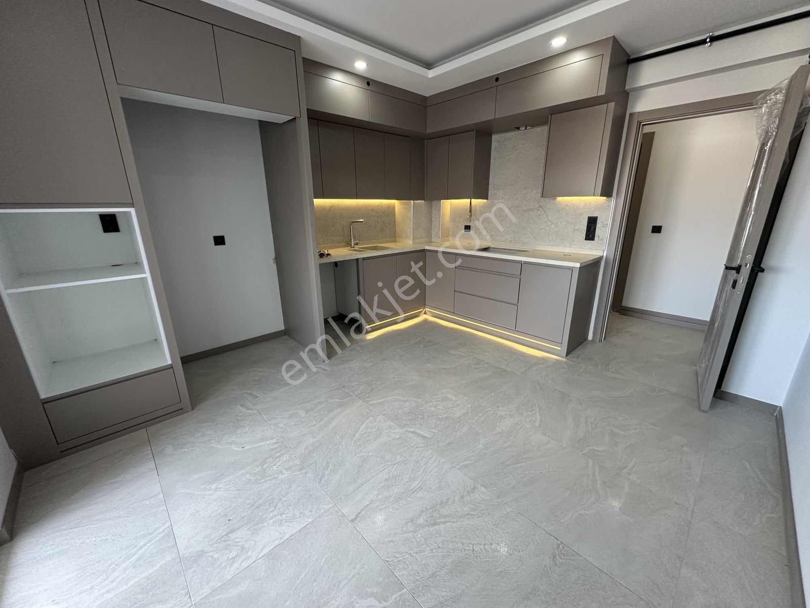 Şemikler'de Lüks 3+1 Ebeveyn Banyolu Daireler (takasa Açık)