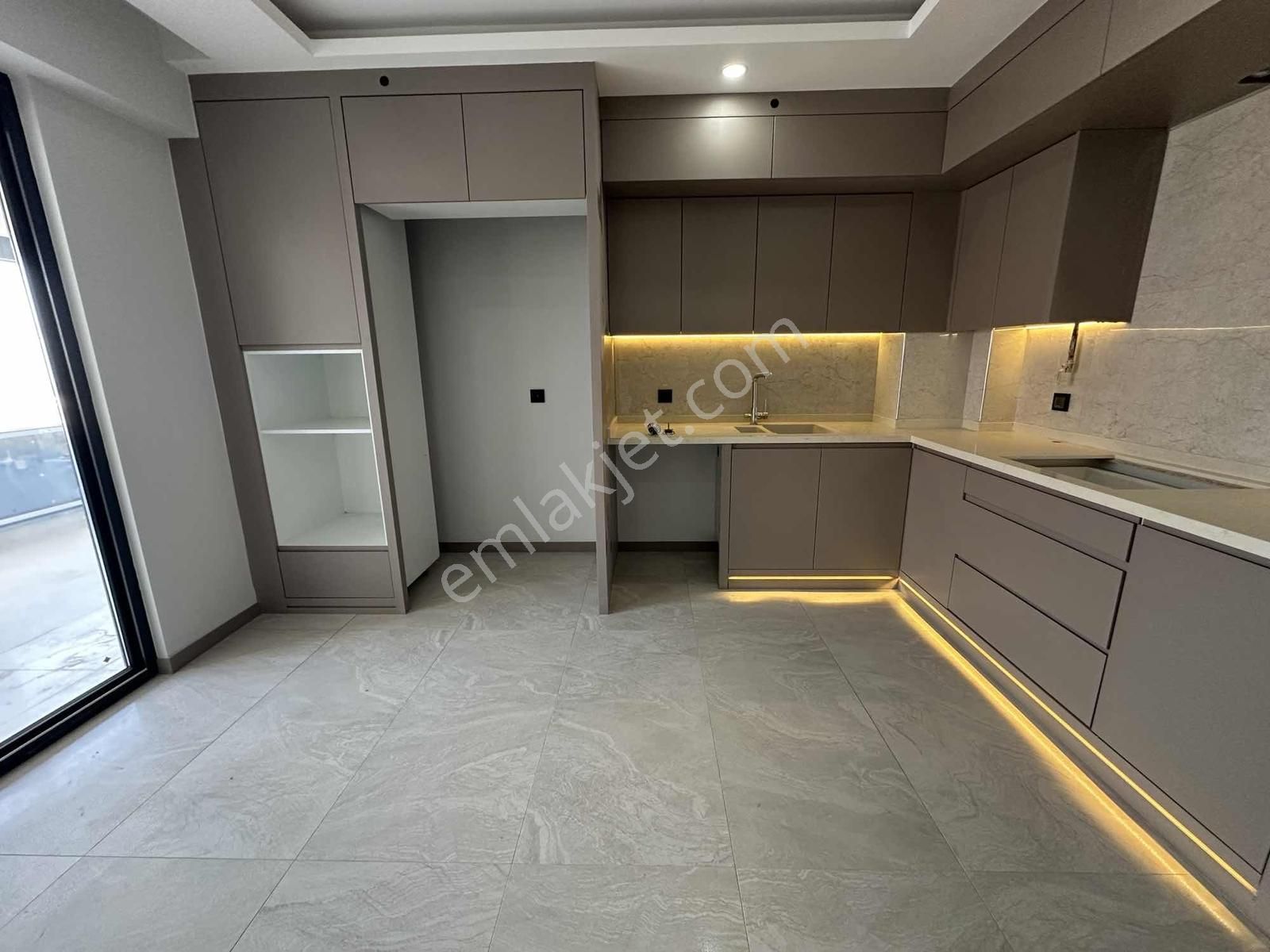 Şemikler'de Lüks 3+1 Ebeveyn Banyolu Daireler (takasa Açık) - Görsel 8