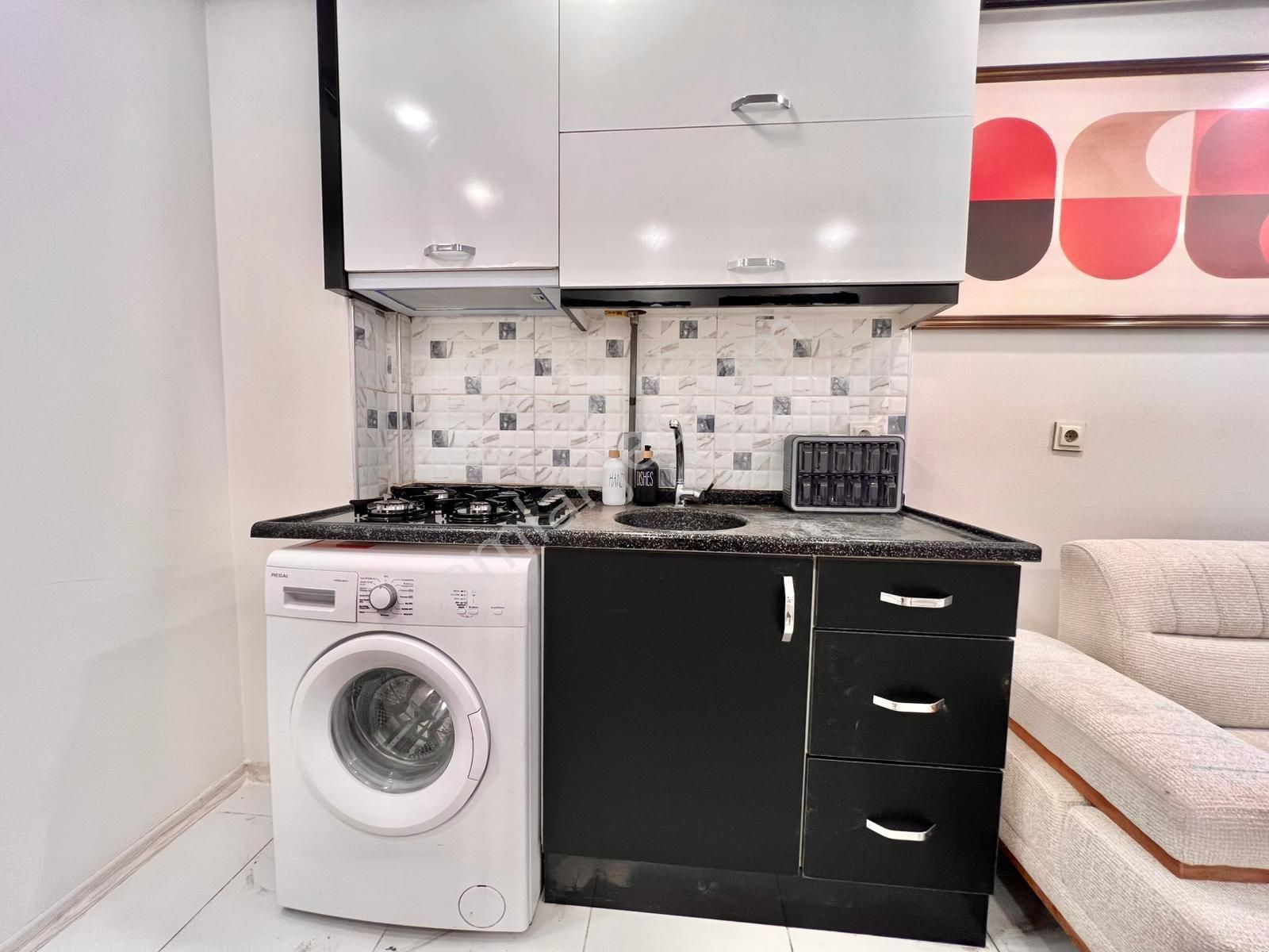 Arakat Sıfır Eşyalı Yatırımlık Merkezi Konumda 1+1 Satılık Apart - Görsel 20