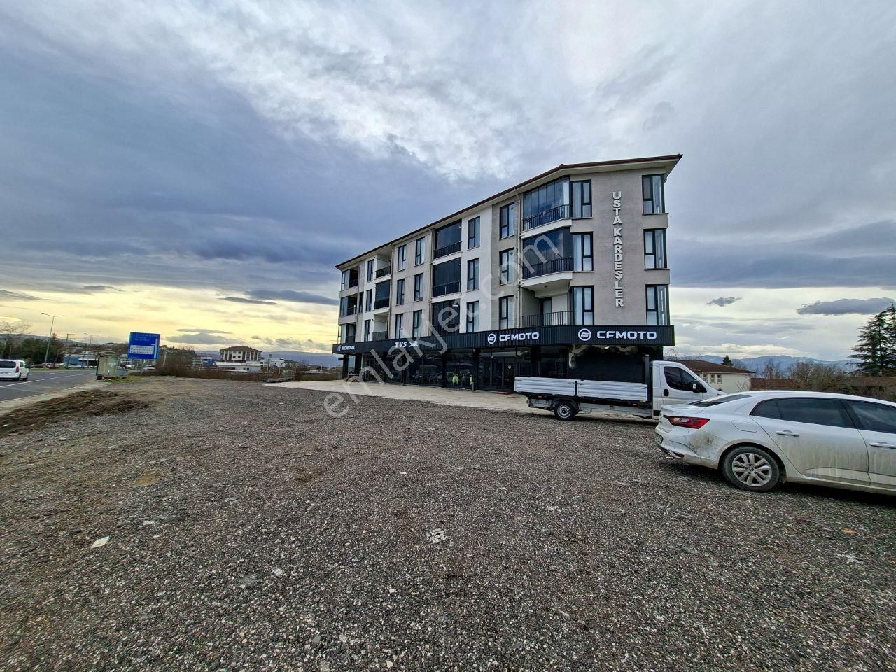 Hak Emlaktan Üniversitede Cadde Cepheli Satılık 1+1 Eşyalı Daire - Görsel 16