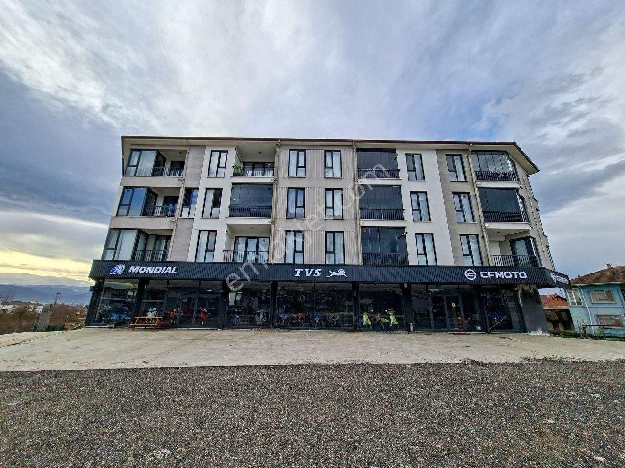 Hak Emlaktan Üniversitede Cadde Cepheli Satılık 1+1 Eşyalı Daire - Görsel 14