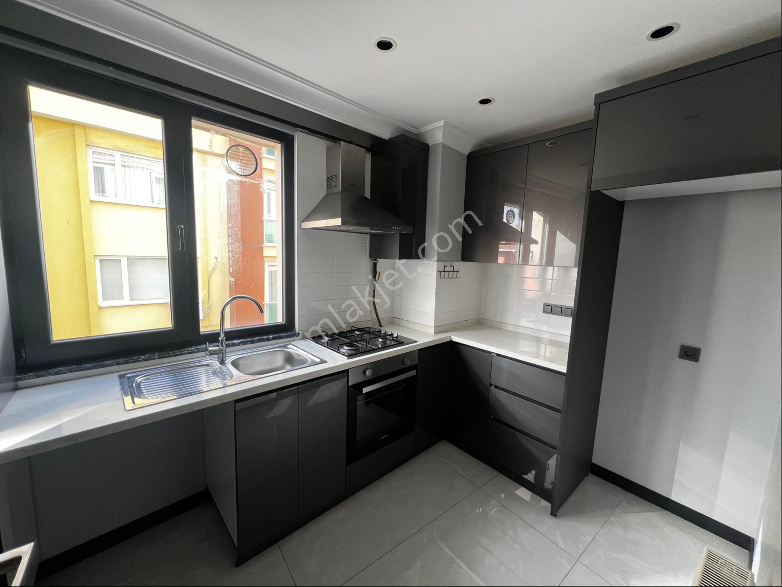 Naz Emlaktan Yeni Binada Asansörlü 3+1 Kiralık Daire - Görsel 12