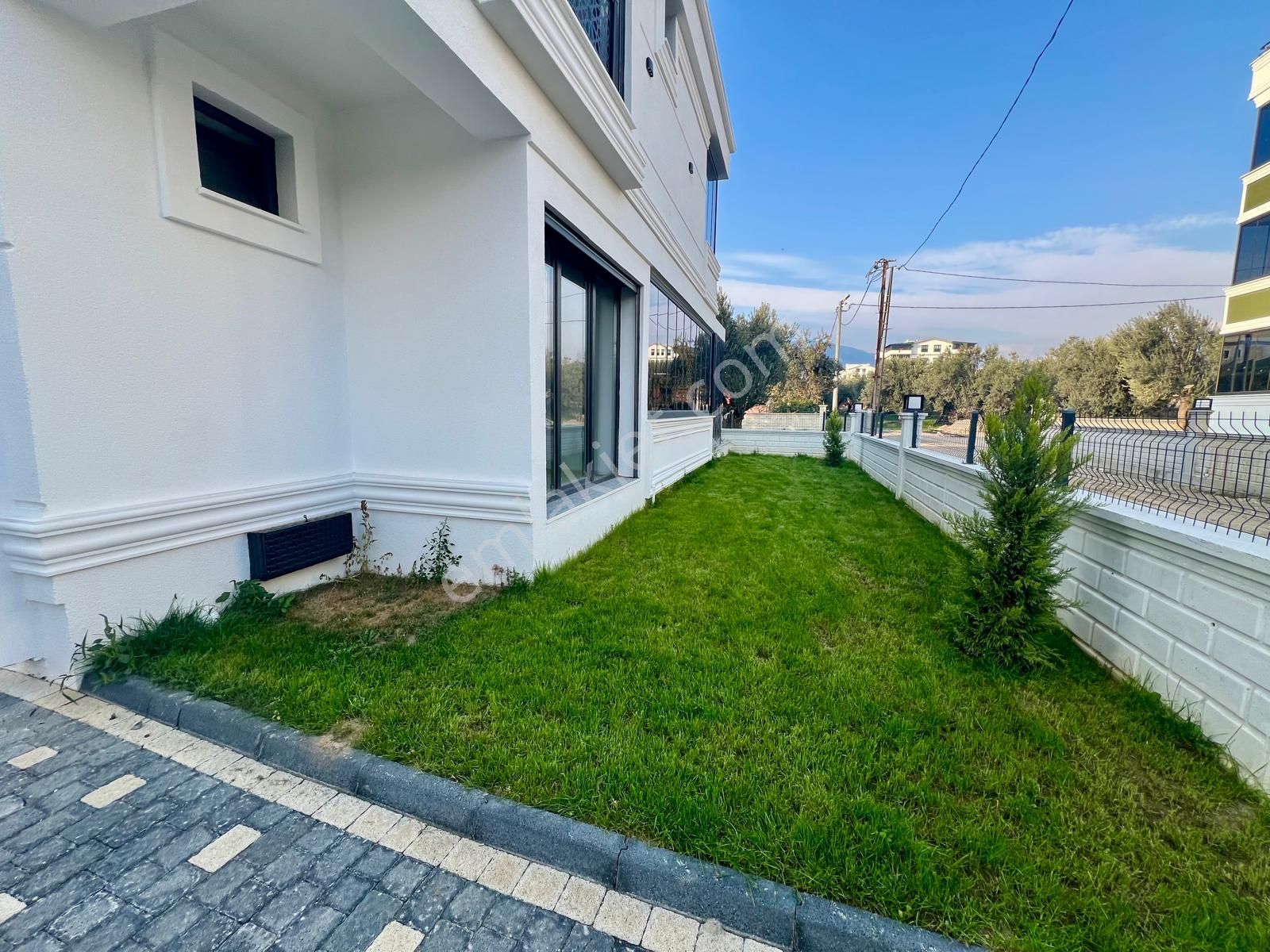 Akçay Aras Emlaktan Zeytinlide Doğa İçinde 4+1 Villa - Görsel 3