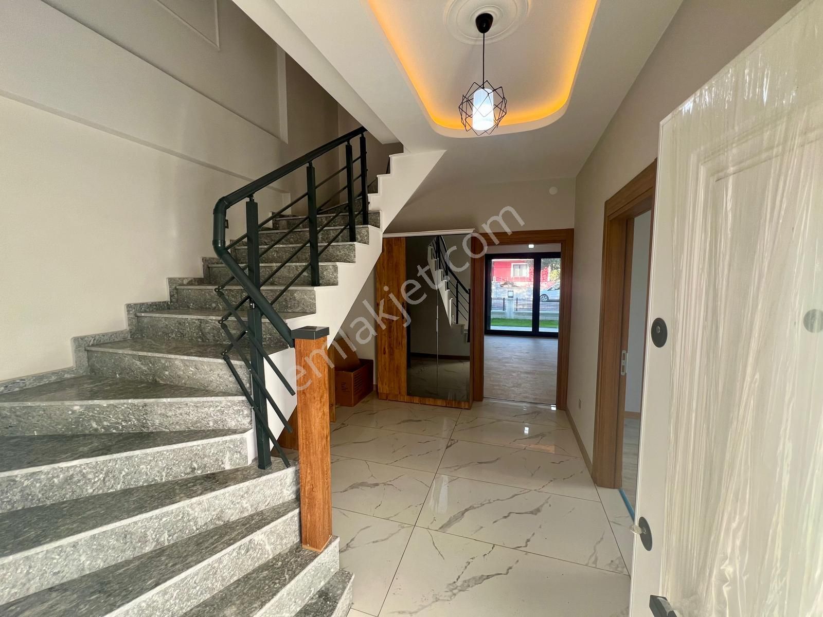 Akçay Aras Emlaktan Zeytinlide Doğa İçinde 4+1 Villa - Görsel 12