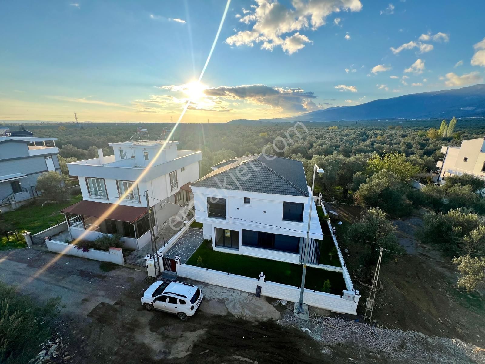 Akçay Aras Emlaktan Zeytinlide Doğa İçinde 4+1 Villa - Görsel 35