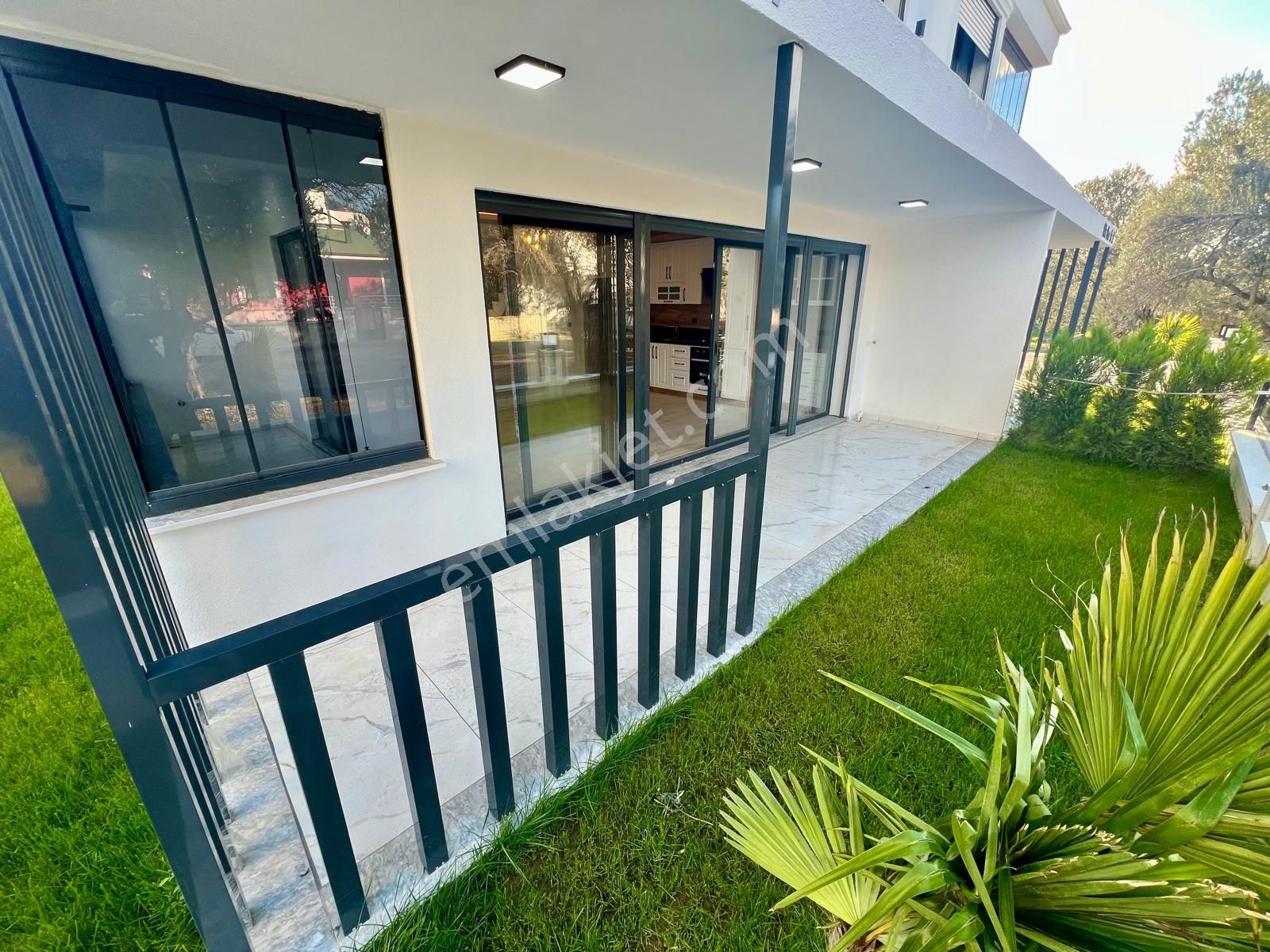 Akçay Aras Emlaktan Zeytinlide Doğa İçinde 4+1 Villa