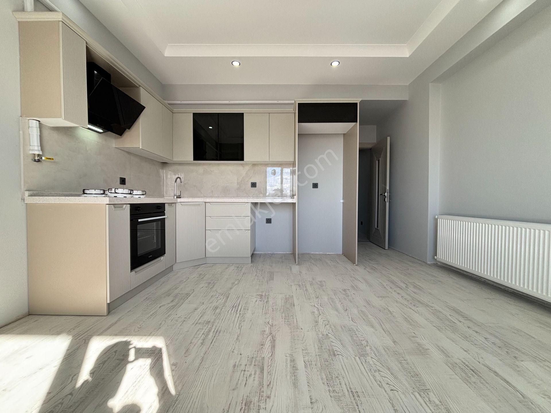 Mera Emlaktan Gazicelal Mah. 2+1 120m2 Ultralüks Dubleks Daire - Görsel 8