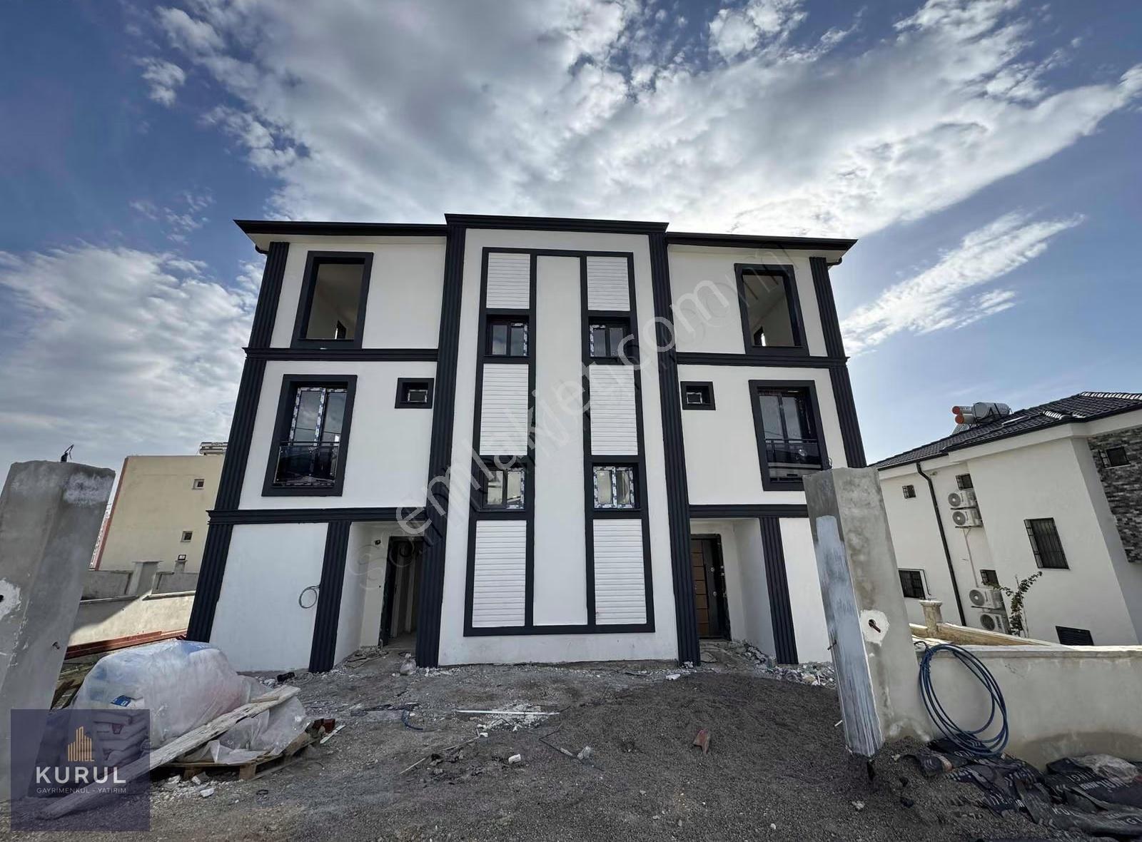 Kurul Gayrimenkulden Çınarlı'da Satılık İkiz Villa 8+2