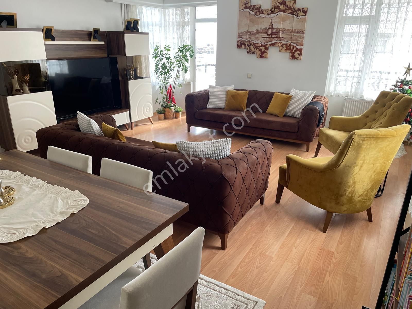 Öğretmen Evleri Mah. Geniş 3+1 Havuzlu Site İçi Satılık Daire