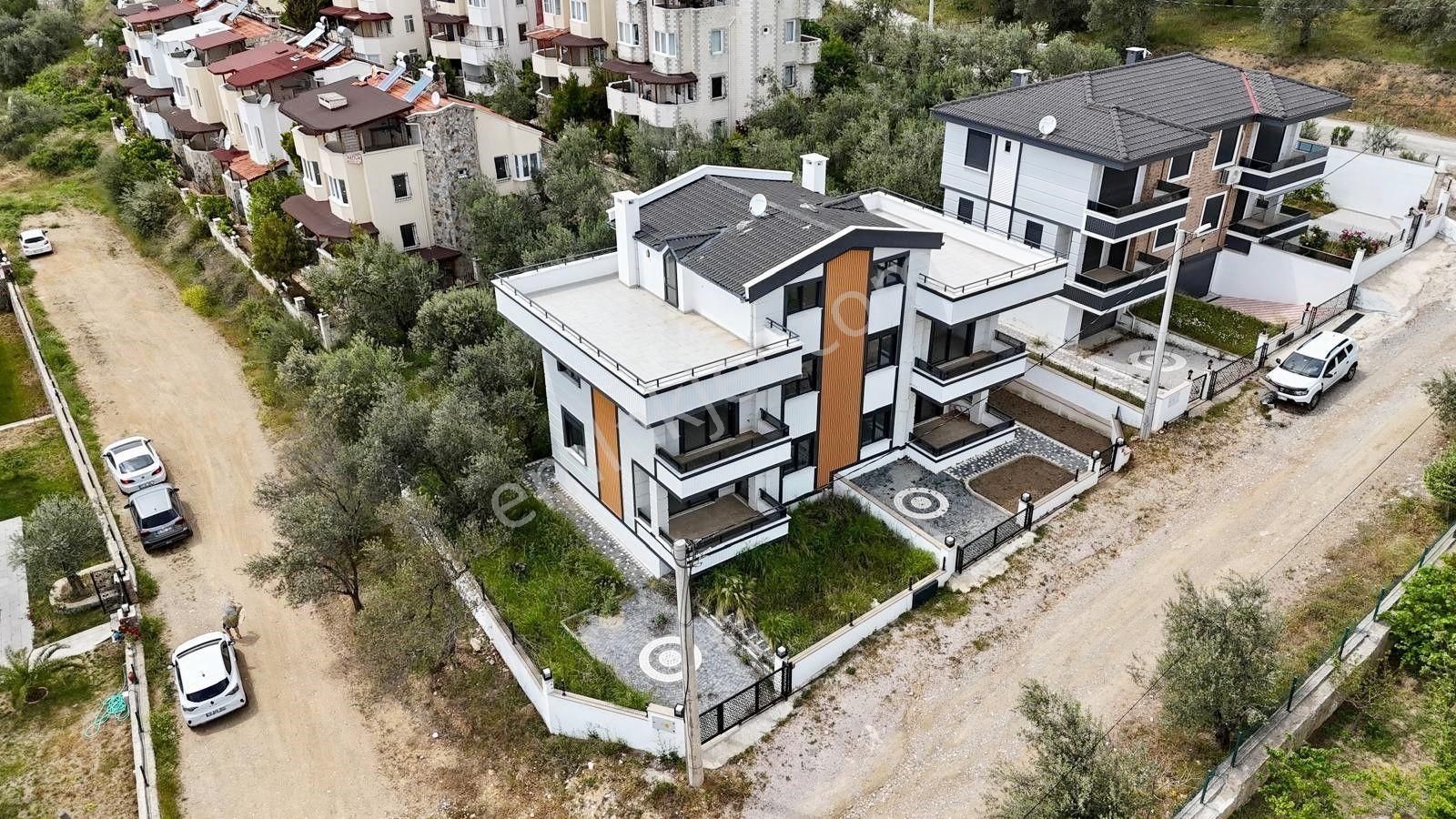 Akçay Aras Emlaktan Altınolukta Deniz Manzaralı 4+1 Villa