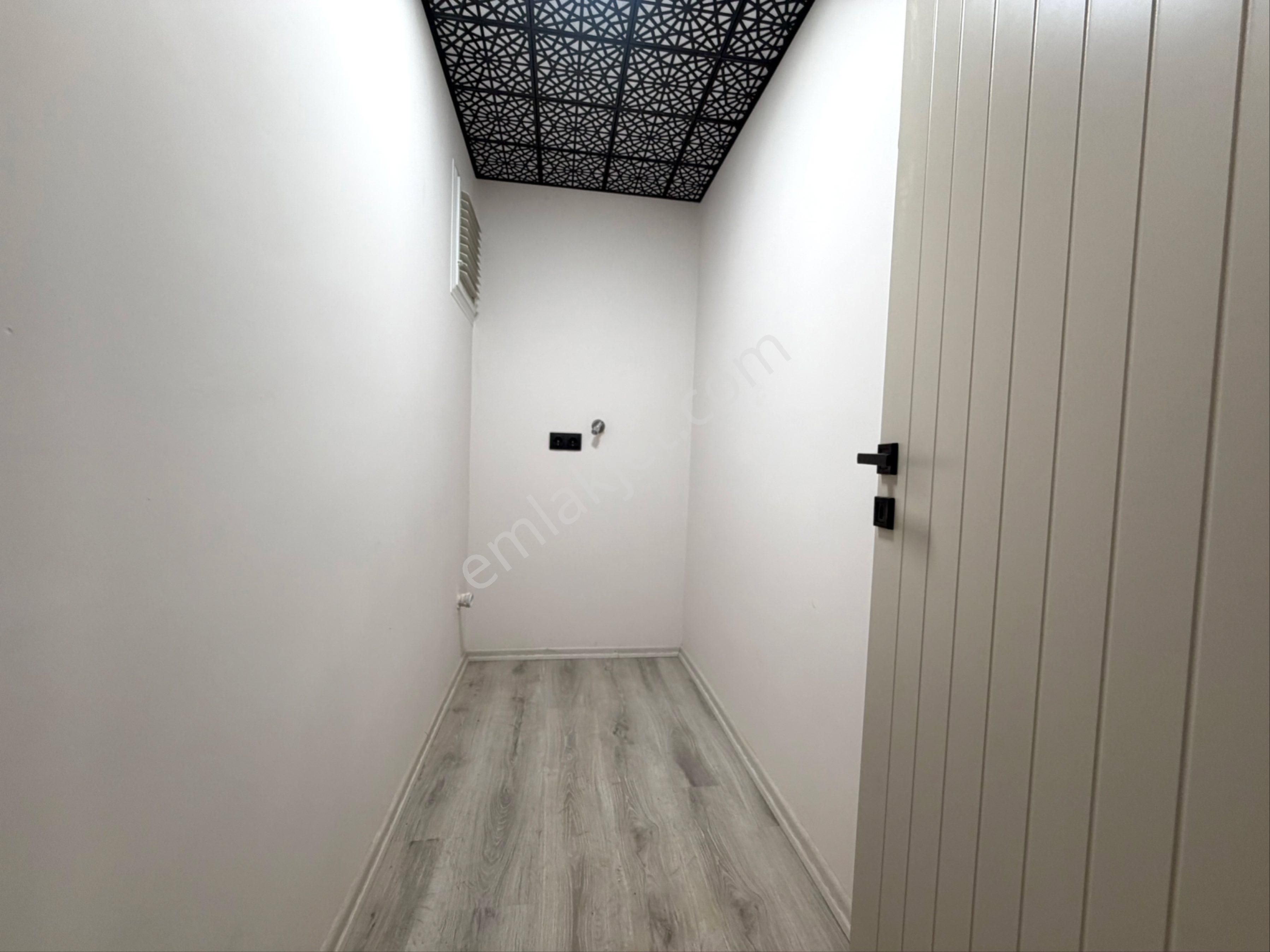 Aktoprak Mah.lüks Yapım Ebeveyn Banyo Asansör Katta 3+1 Daireler - Görsel 22