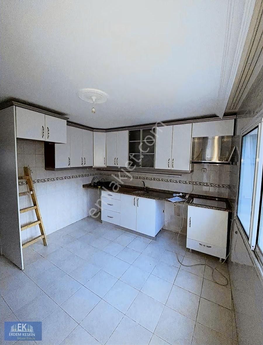 Karabağlar Peker Mah. 2+1 Arakat Kiralık Daire