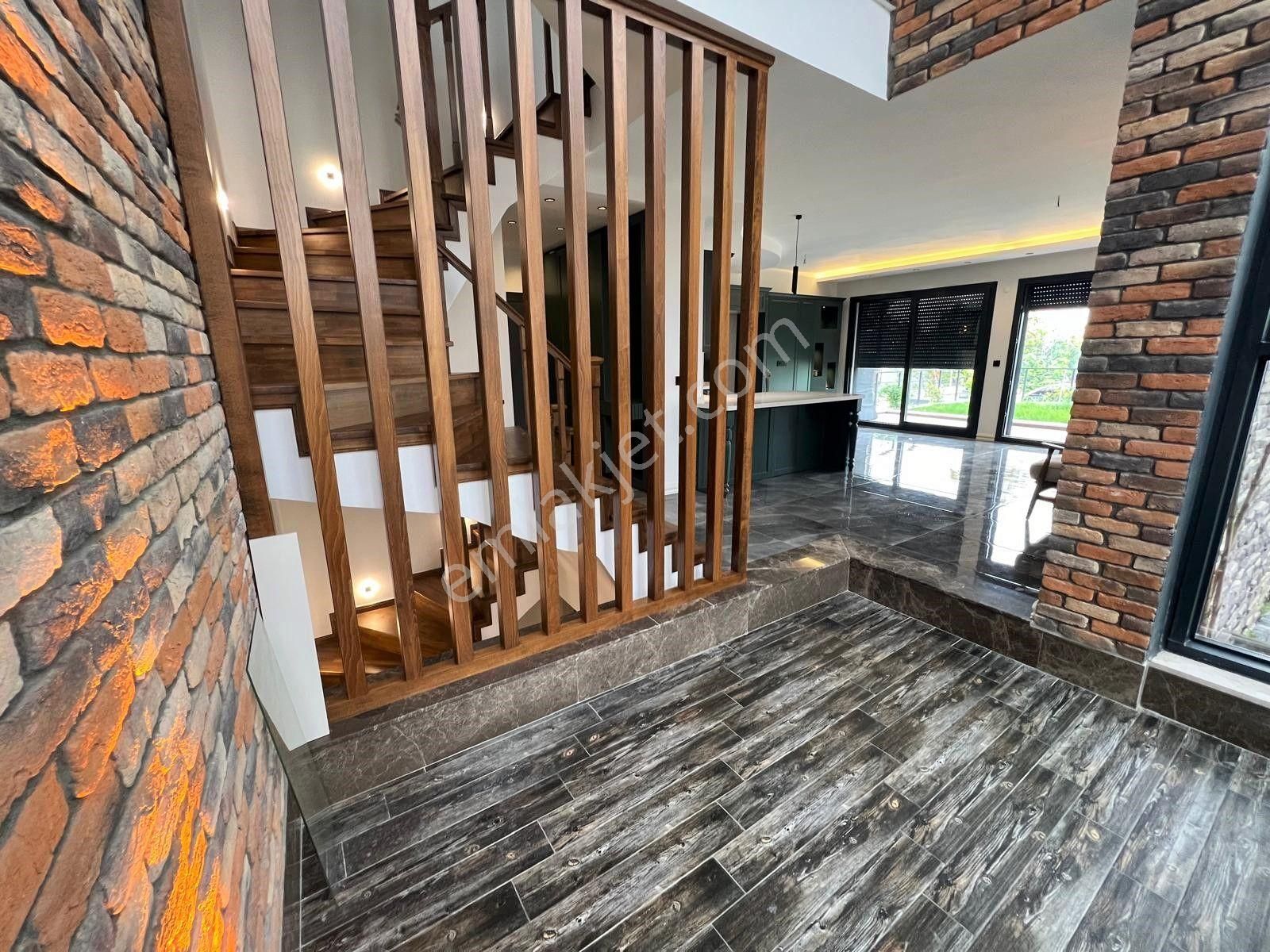 Aras Emlaktan Akçayda Denize 50 Metre 6+1 Villa - Görsel 8