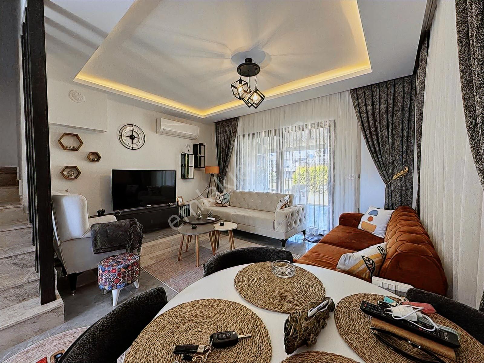 Kuşadasi Davutlar Sahilinde 3+1 Havuzlu Köşe Konum Satılık Villa - Görsel 4