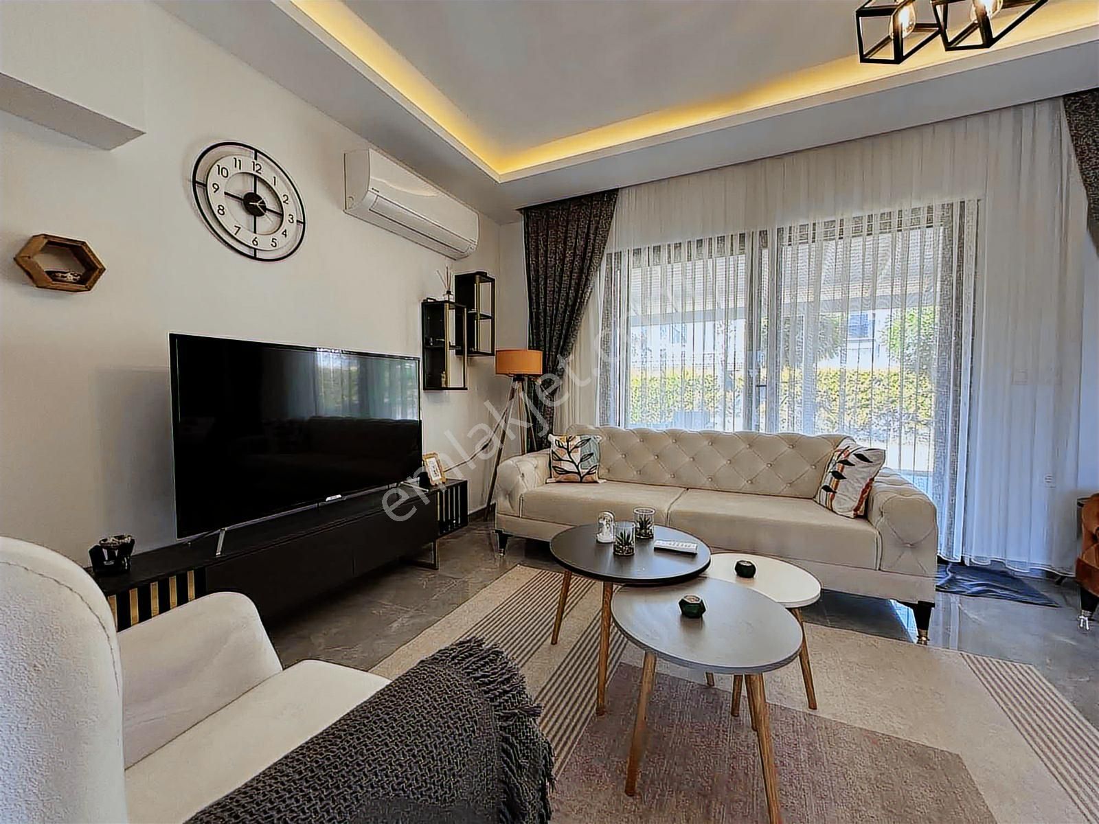 Kuşadasi Davutlar Sahilinde 3+1 Havuzlu Köşe Konum Satılık Villa - Görsel 15