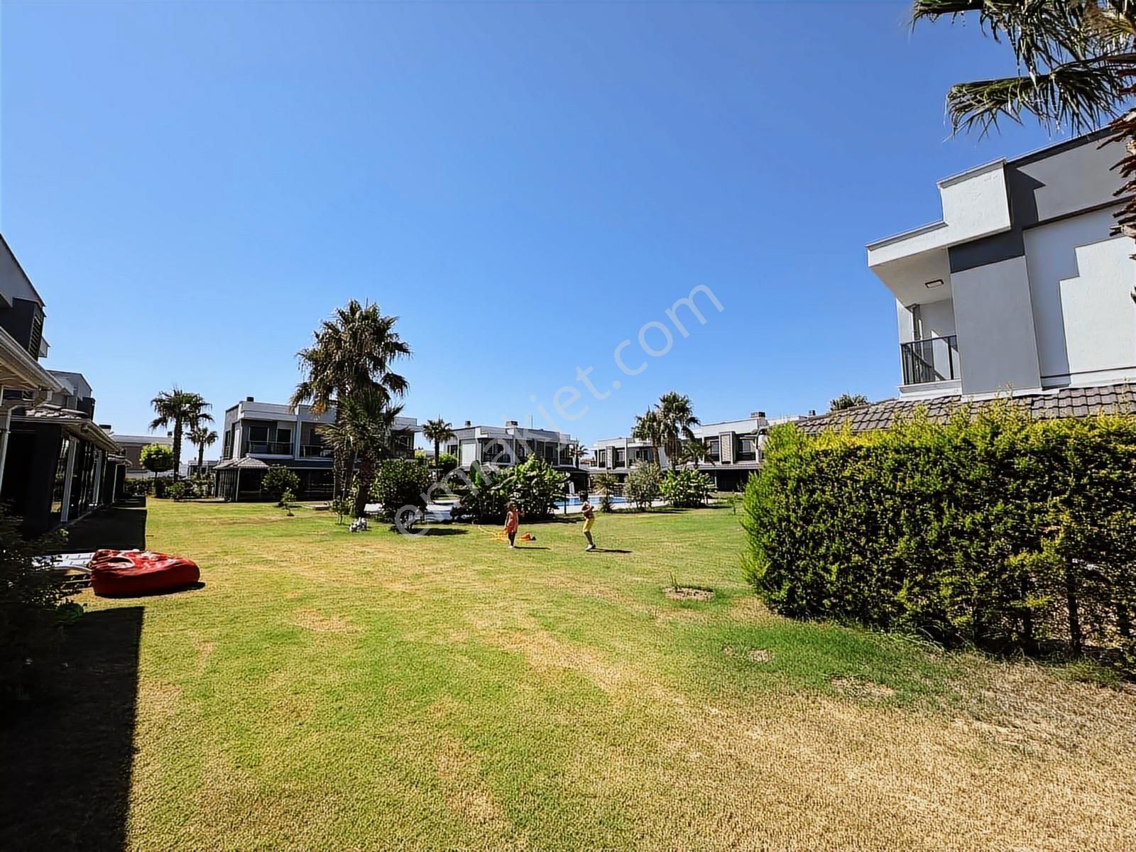 Kuşadasi Davutlar Sahilinde 3+1 Havuzlu Köşe Konum Satılık Villa - Görsel 25