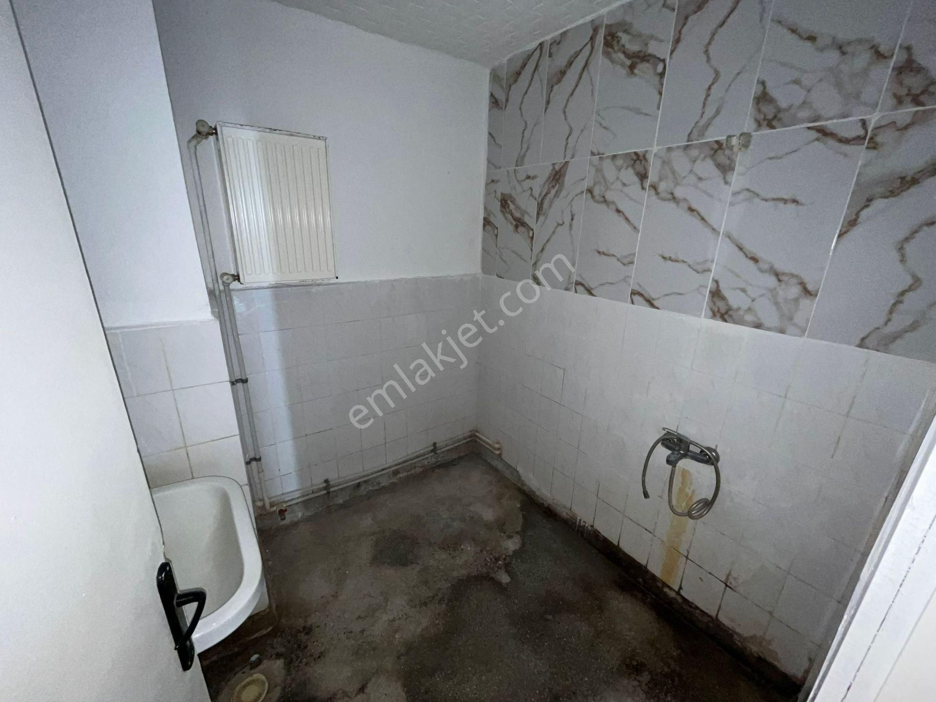Topçu Mahallesinde Cadde Üzerinde Ön Cephe Daire - Görsel 24