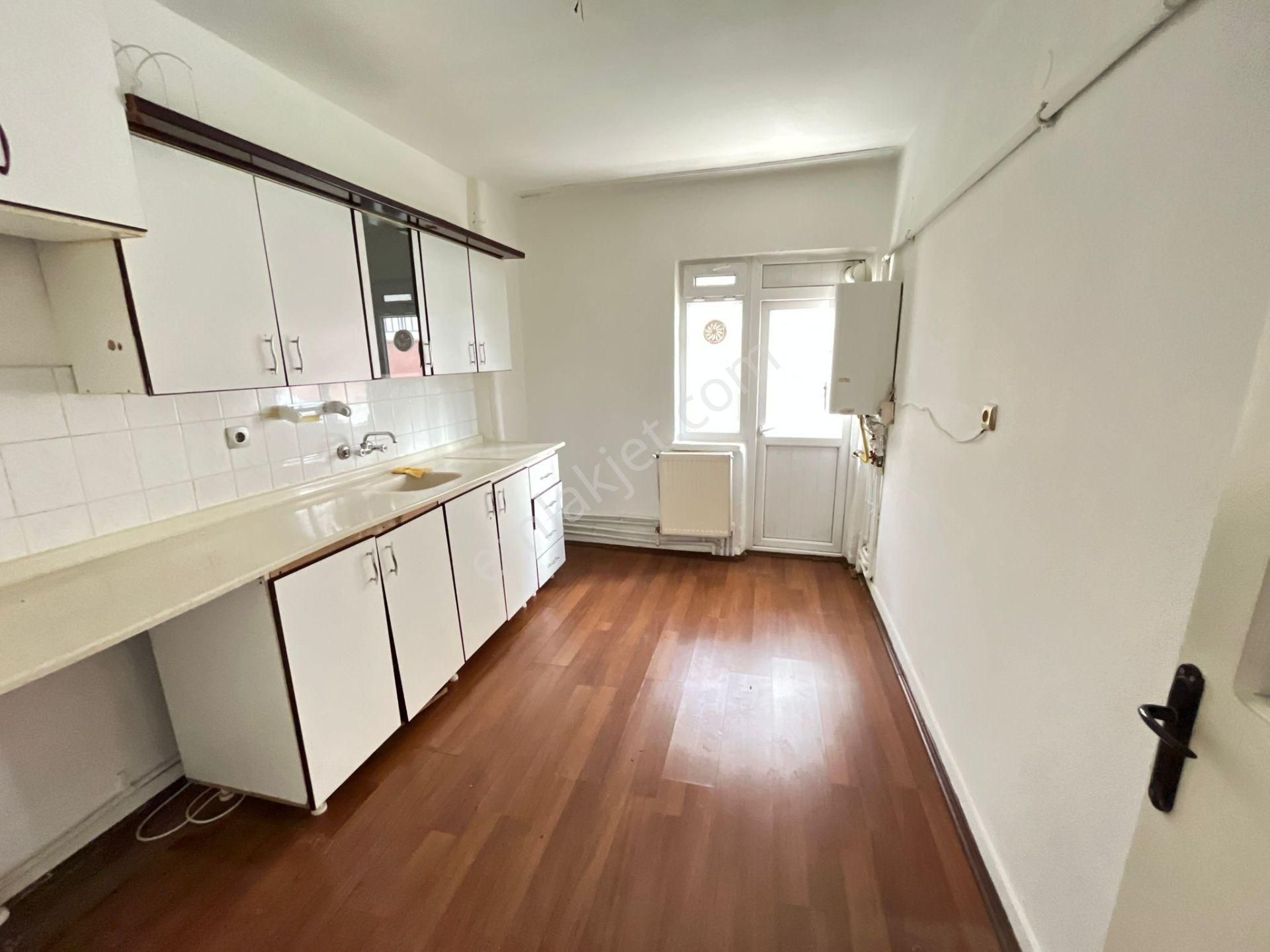 Topçu Mahallesinde Cadde Üzerinde Ön Cephe Daire - Görsel 5